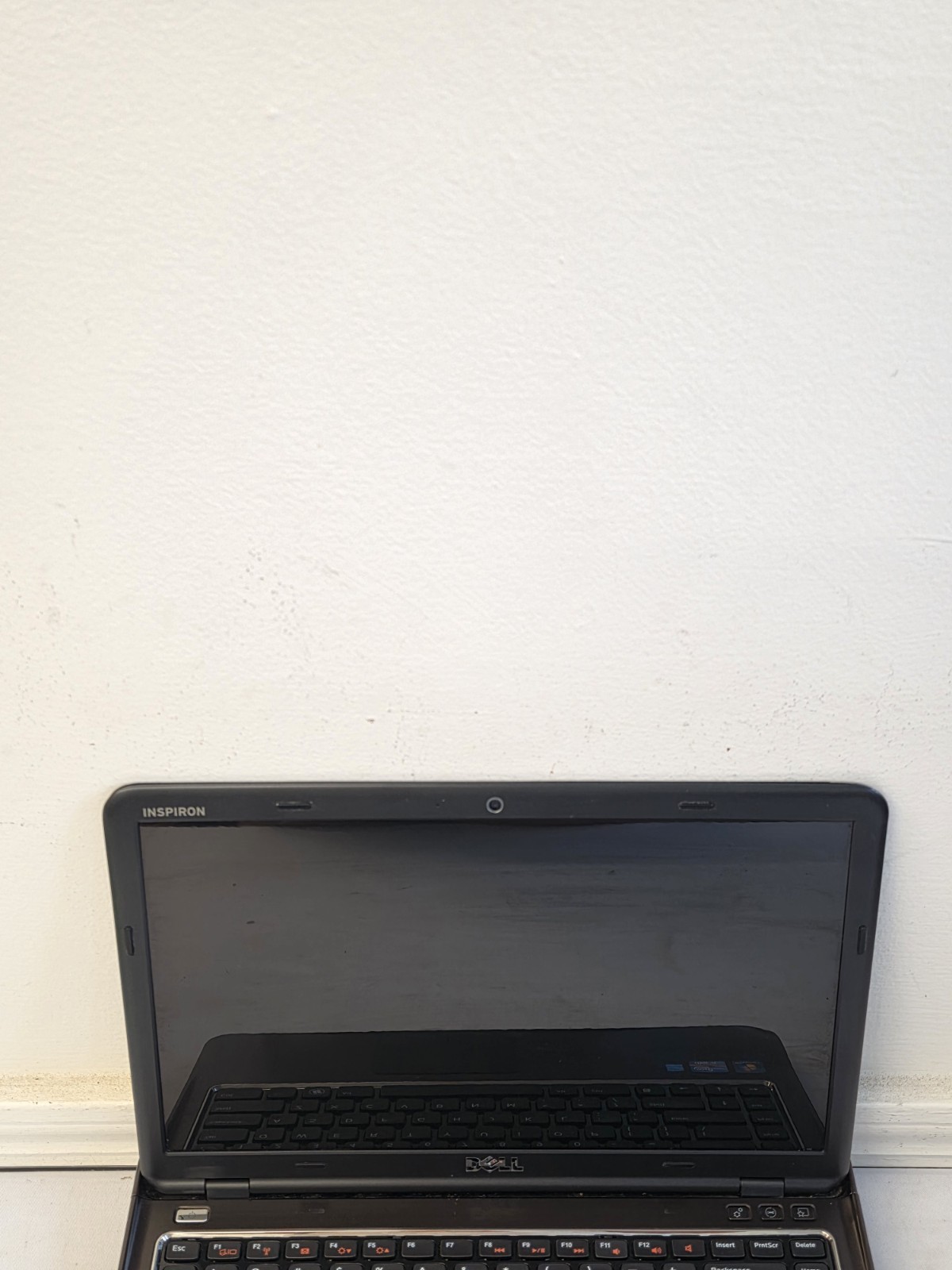Dell Inspiron N411Z Laptop – Intel i5-2430m – 6GB RAM 640GB HDD BAD BATT – READ