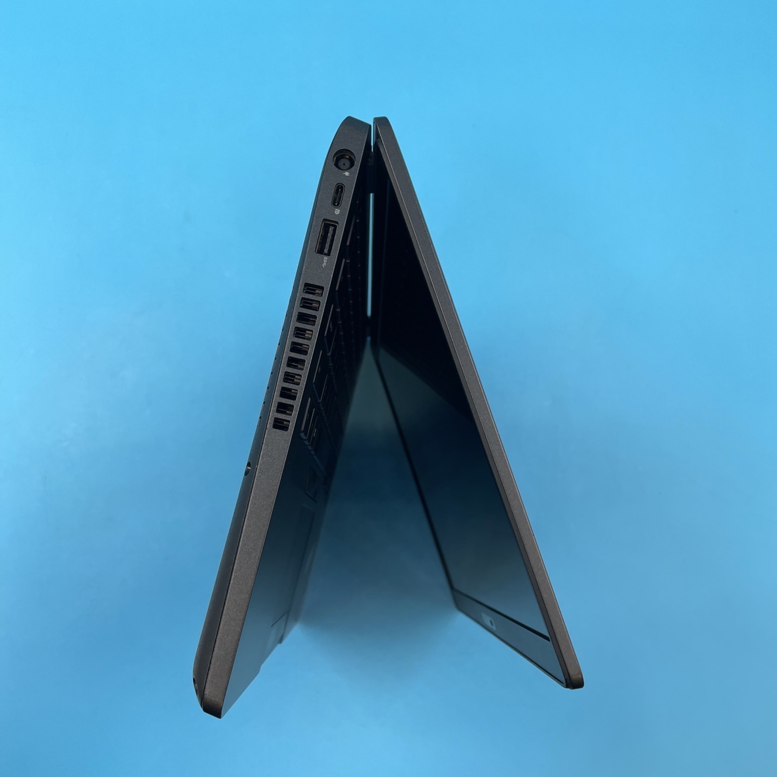 Dell Latitude 5400 | i7-8665U | 8GB RAM | NO DRIVE | NO OS | 75% BATTERY