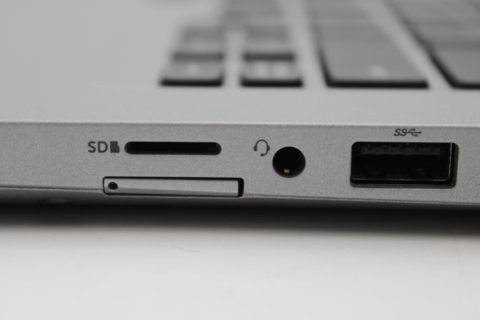 Dell Latitude 5410 Used 14″ i5-10310U, 8GB RAM, 256GB NVMe