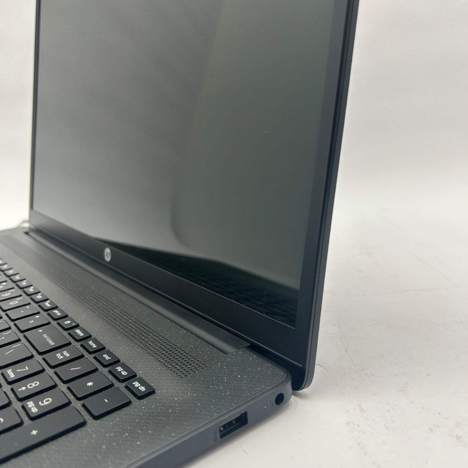 HP Laptop 17T-CN300 18″ i5-1344u 1.3GHz 12GB RAM 256GB SSD