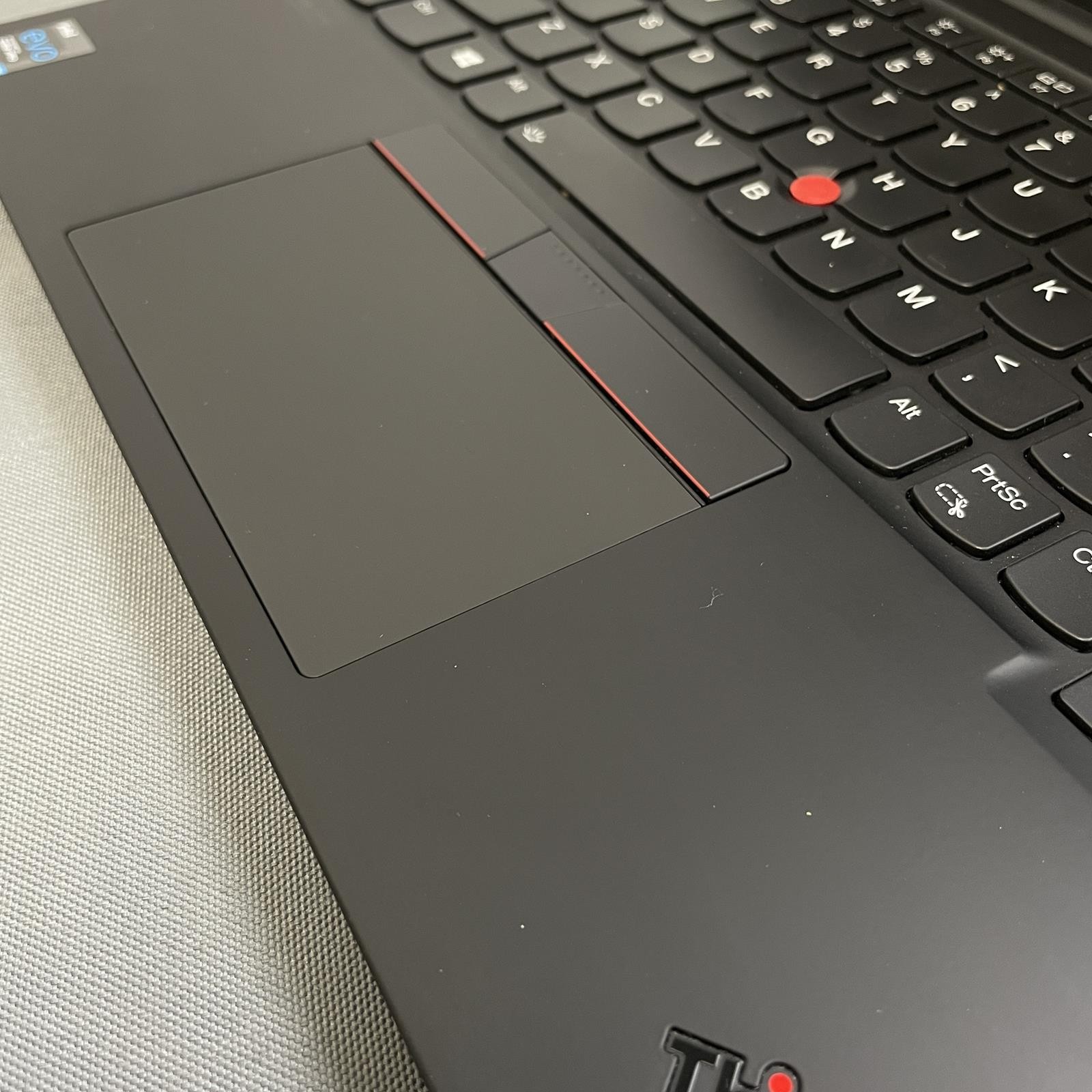 Lenovo ThinkPad X1 Carbon Gen 9, Core i7-1185G7 16GB 512GB NVMe, Windows 11 Pro