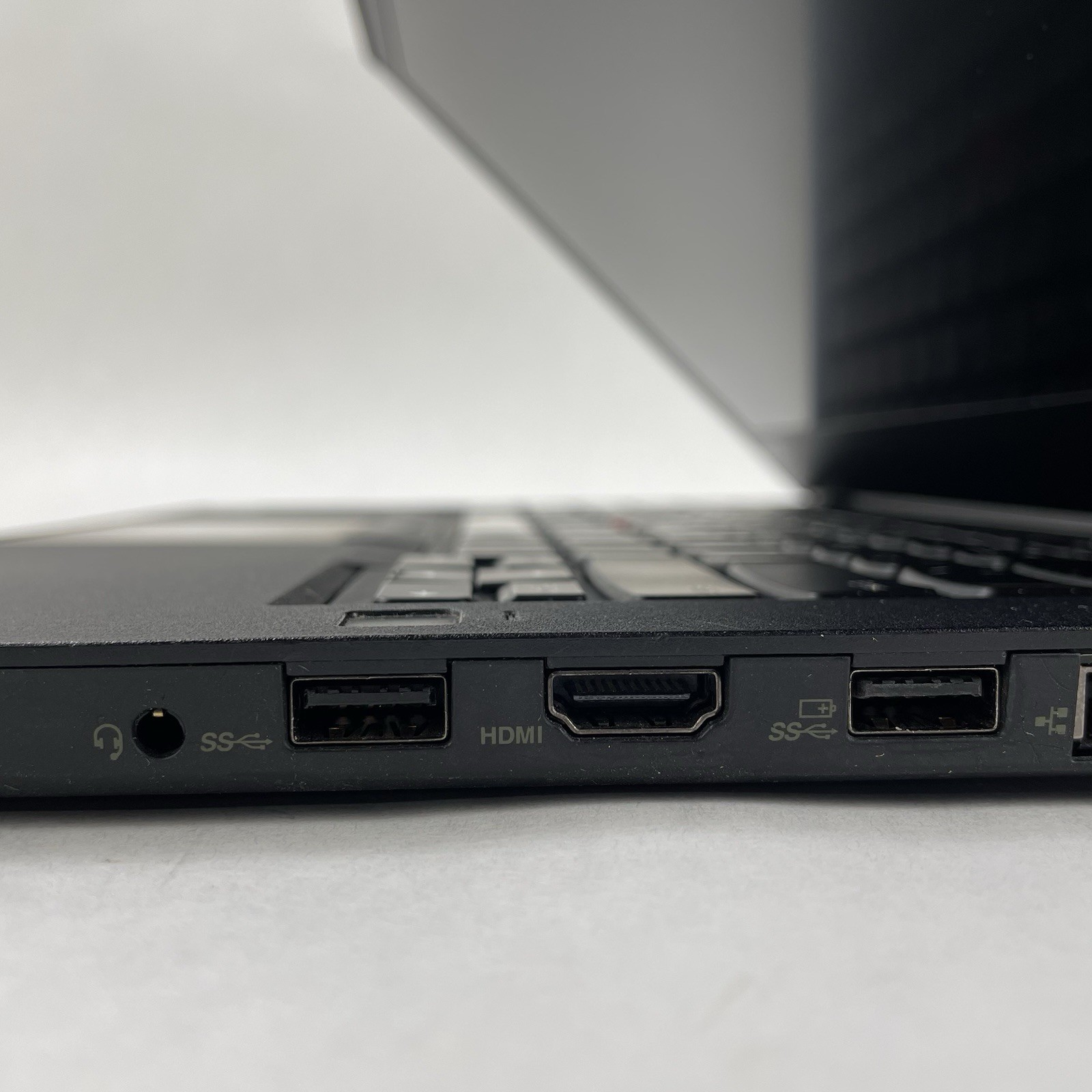 Lenovo ThinkPad T480 14″ i5-8350U 1.70 GHz 8 GB RAM No SSD/OS/AC – READ