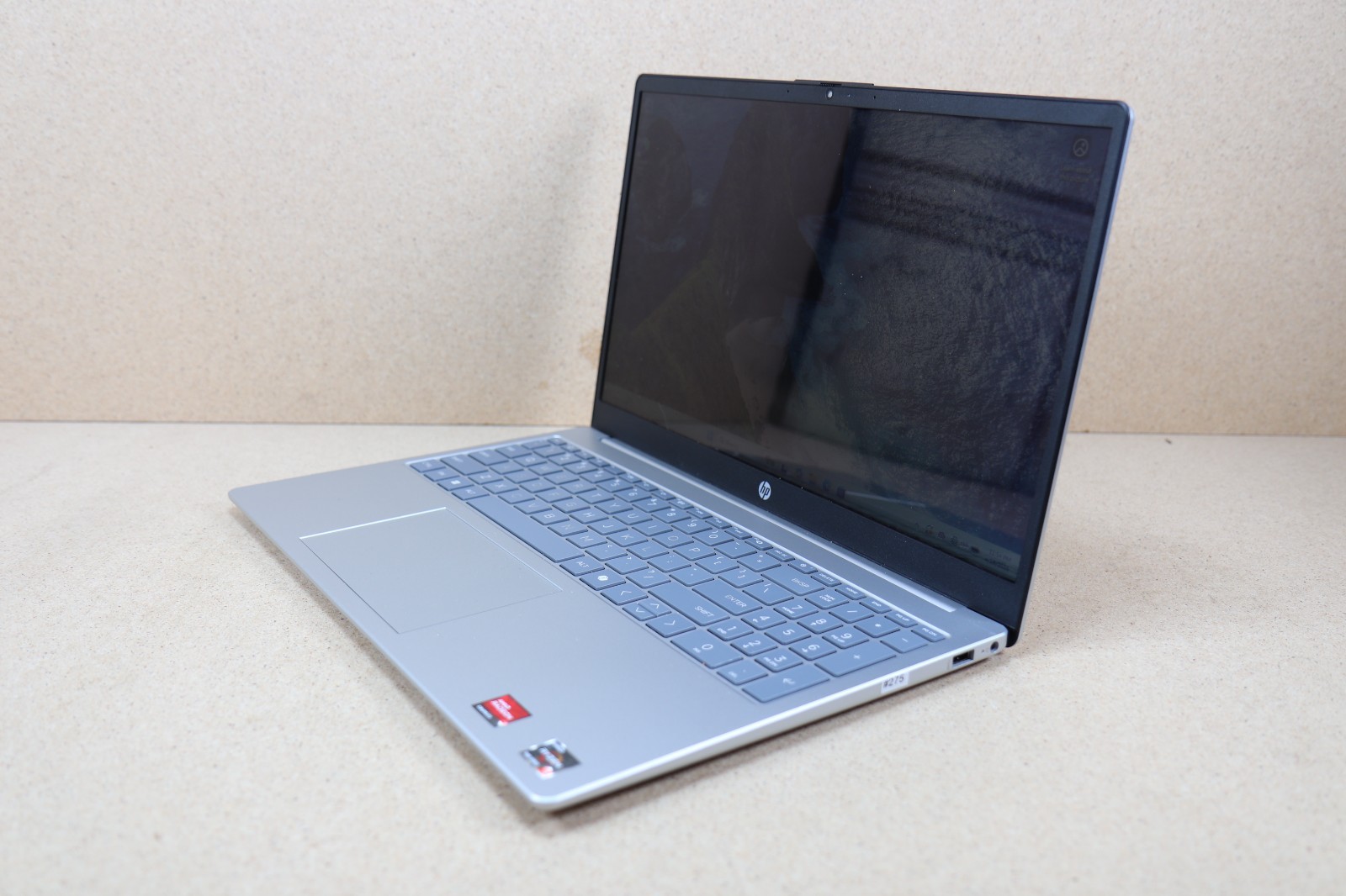 15.6″ HP Laptop 15-FC0245DX / (Touch) / Ryzen 5-7520U / 16GB / 256GB (275)