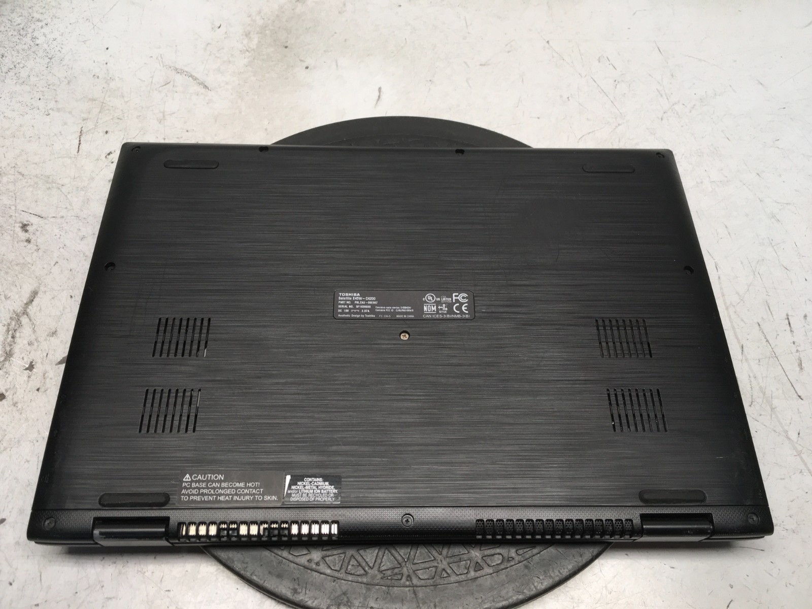 Toshiba Satellite E45W-C4200 Intel i3-5015U 2.1GHz 6 GB NO HDD