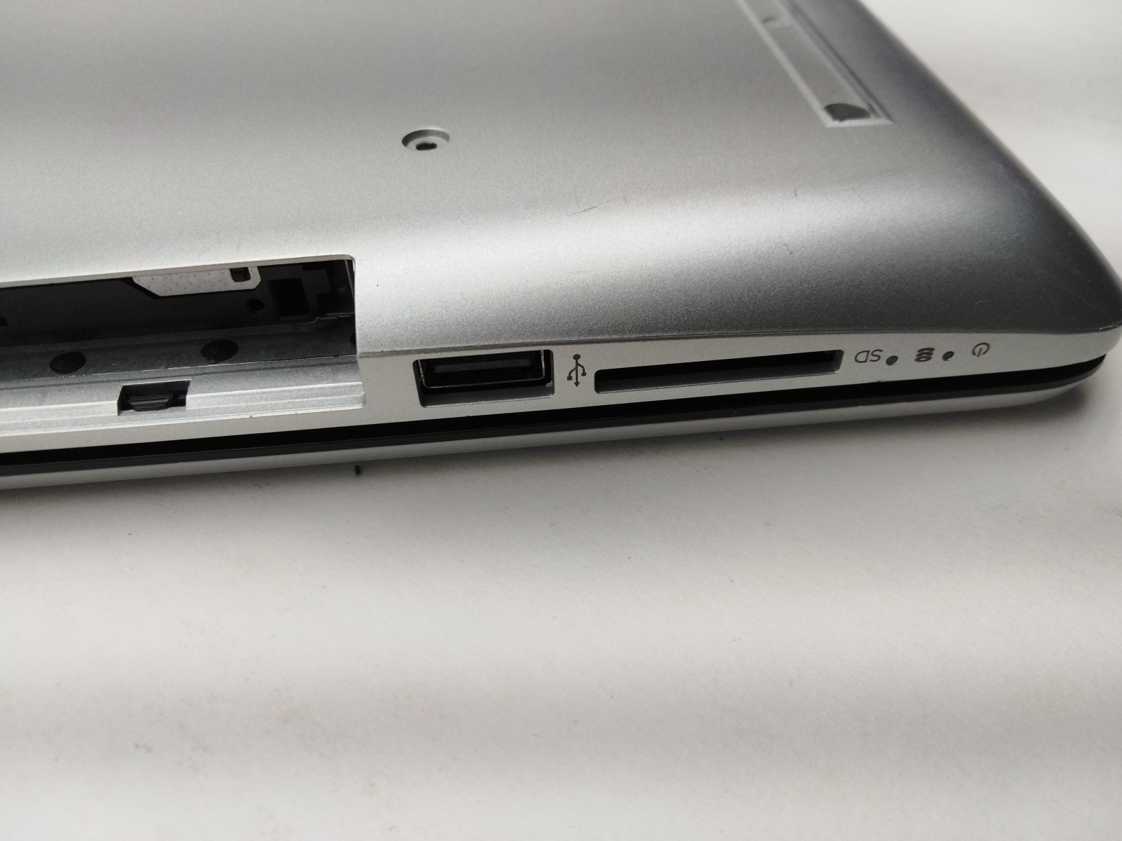 HP Pavilion 15-db0031nr 15.6″ AMD A9-9425 4GB 330GB Hd