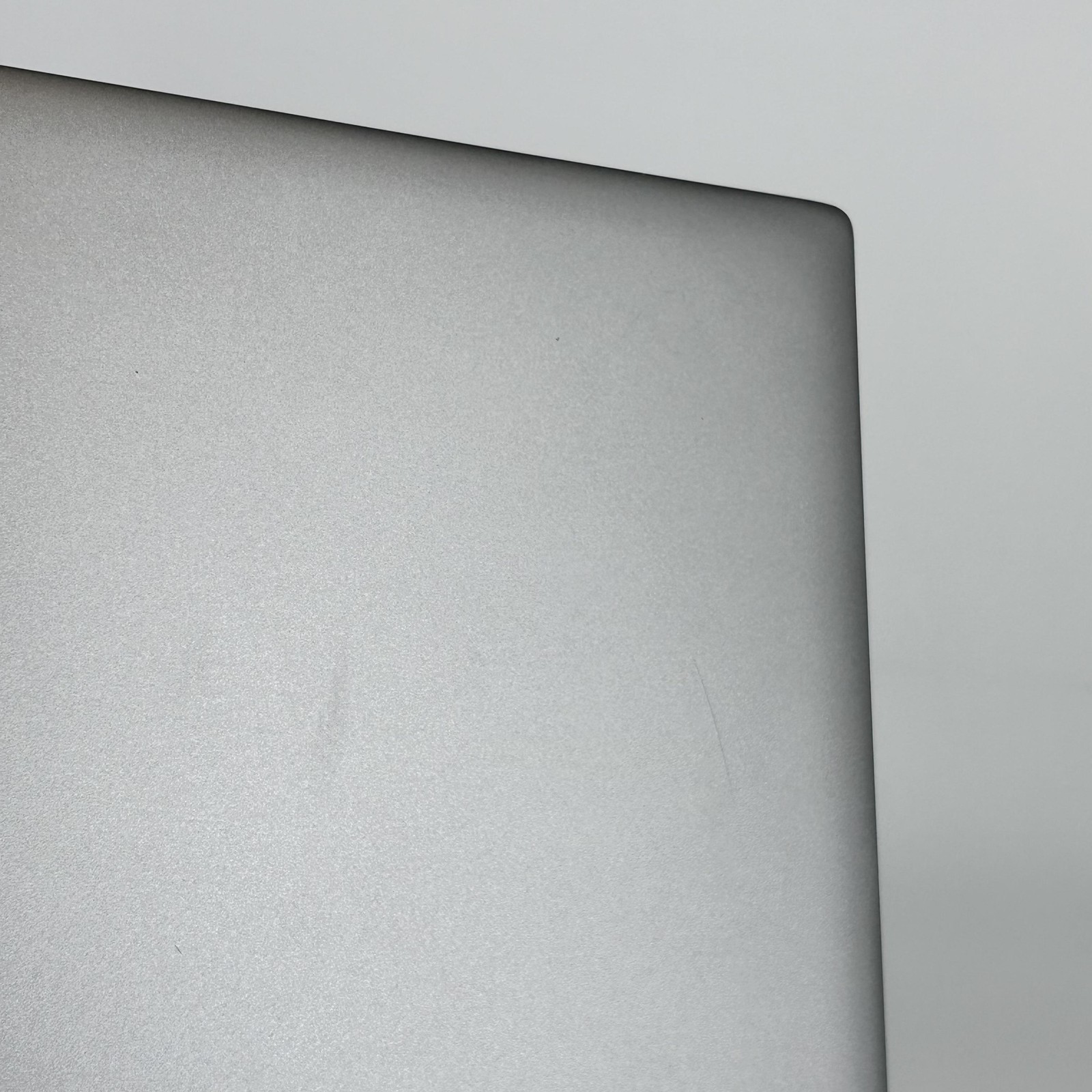 Dell Latitude 7640 16 Gray FHD+ 1.6 GHz i5-1345U 16GB 256GB SSD Good – LCD BLEED