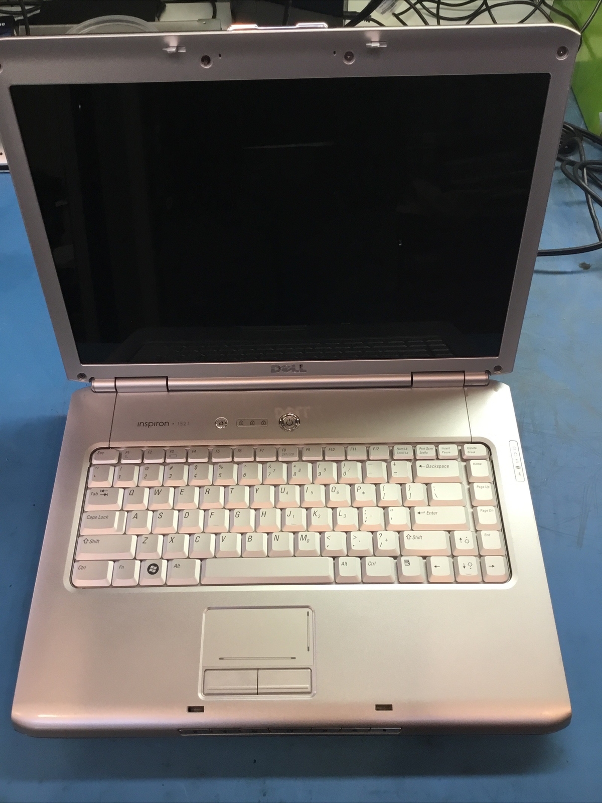 Dell Inspiron 1521 AMD Athlon 64 X2, 160GB, 1GB RAM, Win 10, Dark Display – H3