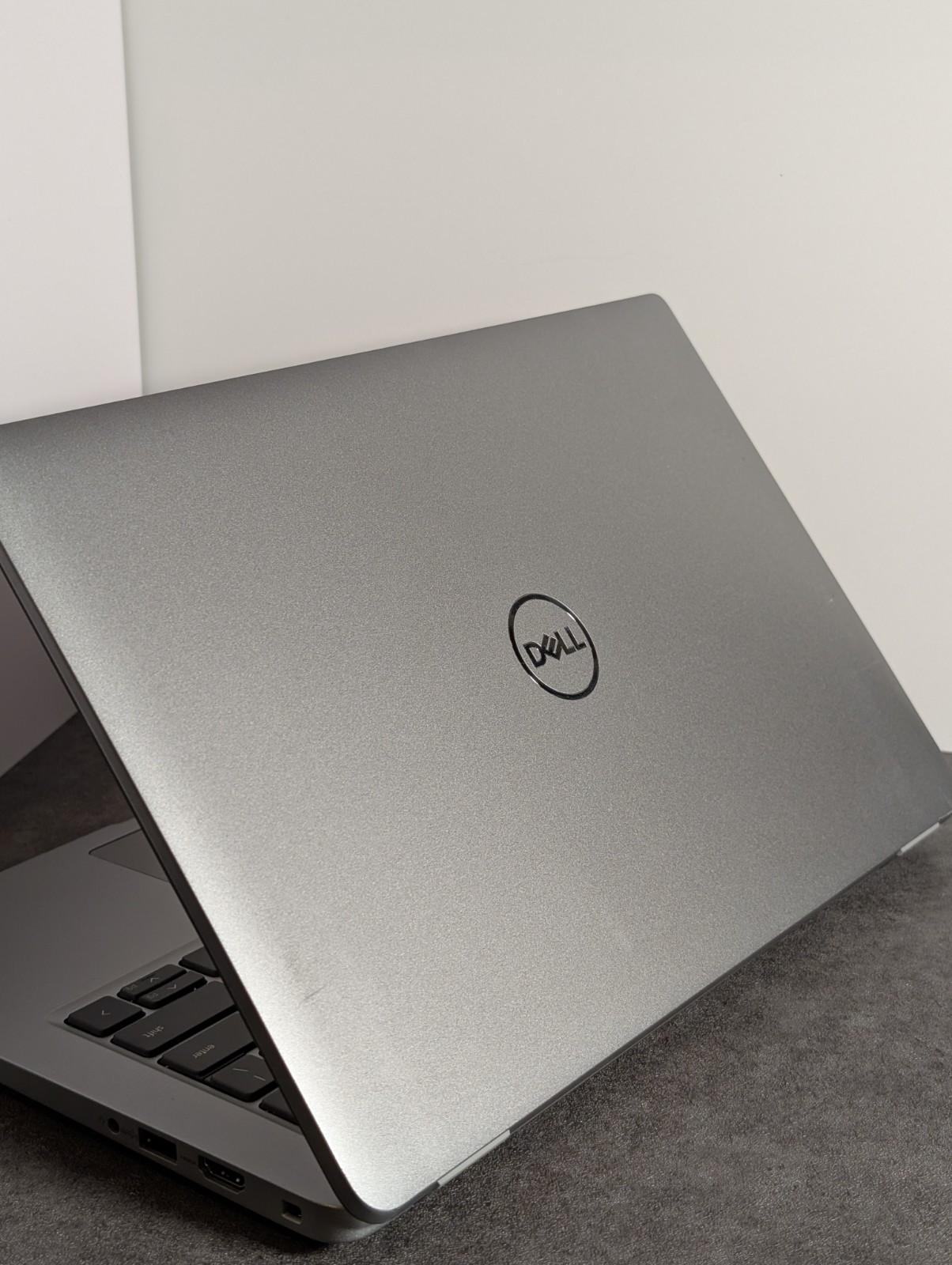 Dell Latitude 5450 14in Silver Core Ultra 7 32GB DDR5 RAM 256GB SSD Win11