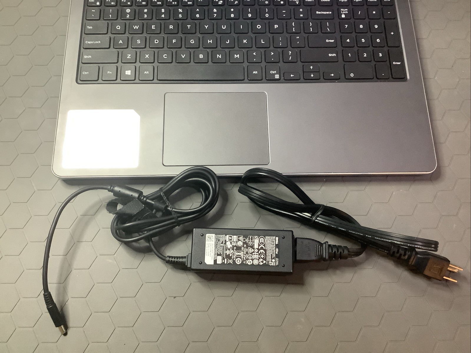 Dell Inspiron 15 5000 series- AMD E2-7110/4GB RAM/ 1000GB HDD/Linux Mint