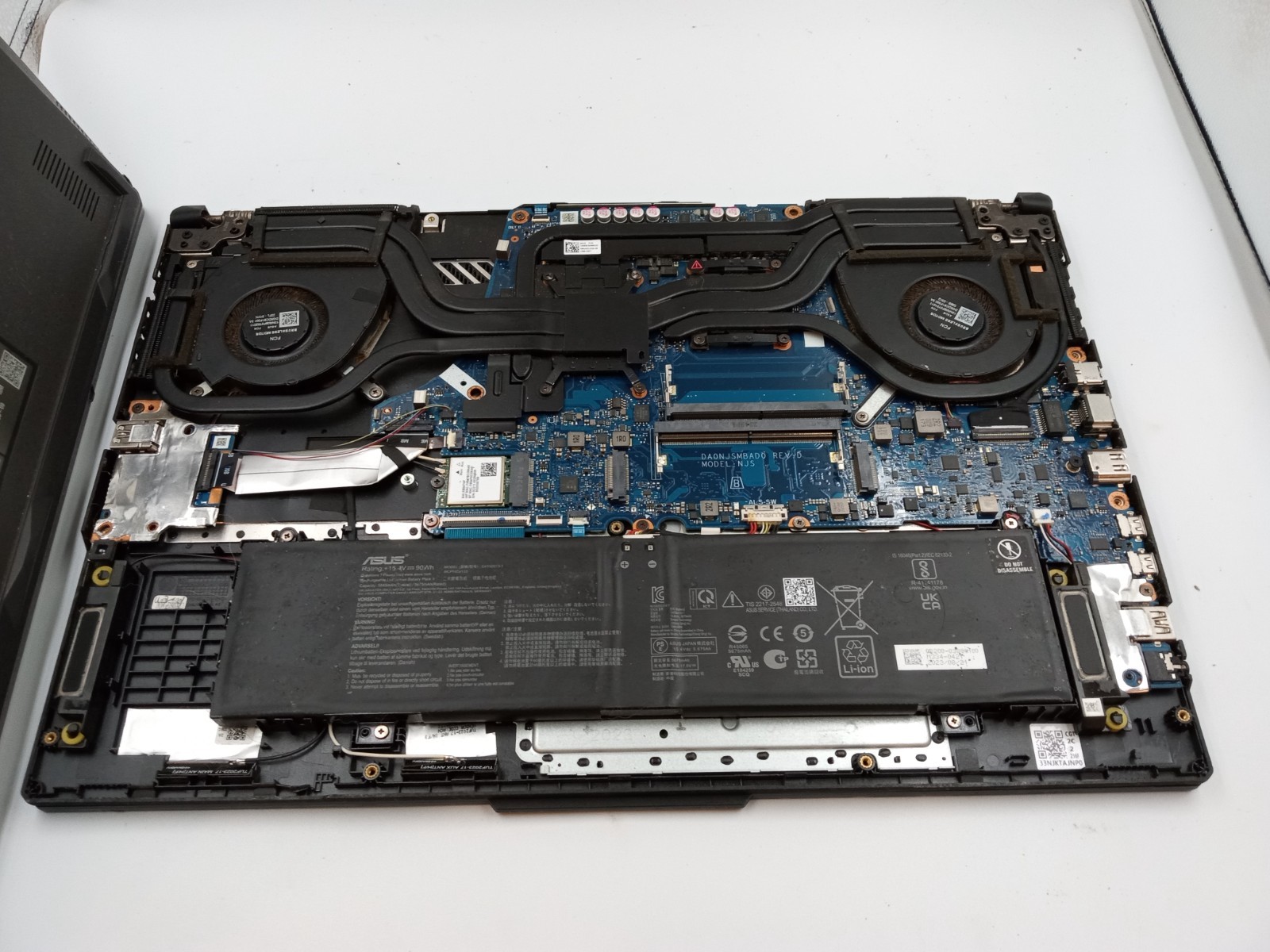 Asus TUF Gaming A17 FA707XU 17.3″ AMD Ryzen 9 7940HS Radeon 780M -BOOTS -READ!!