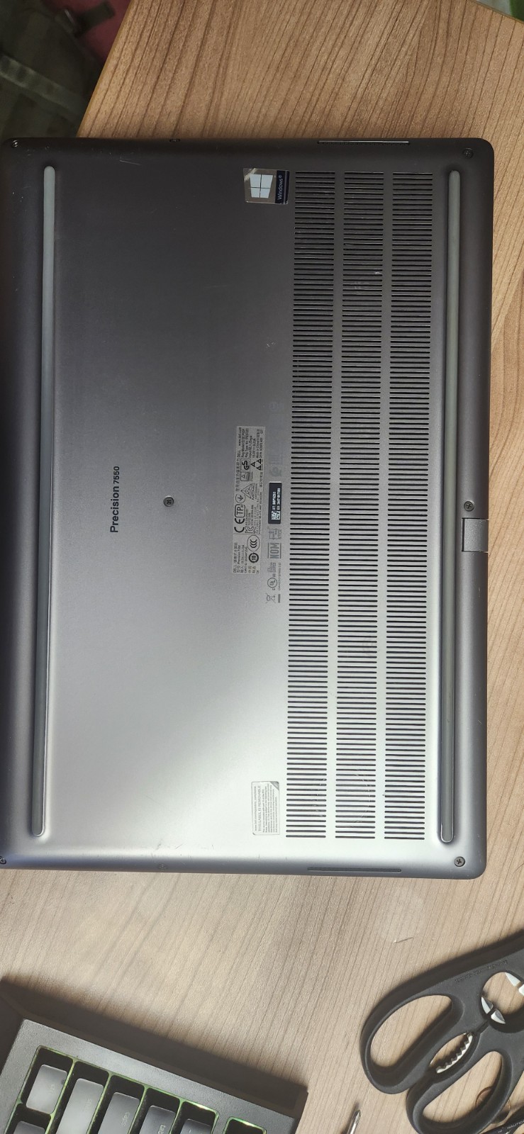Dell Precision 7550 15.6″ FHD i9-10885H 2.4GHz 32GB 1TB RTX 5000 W11P