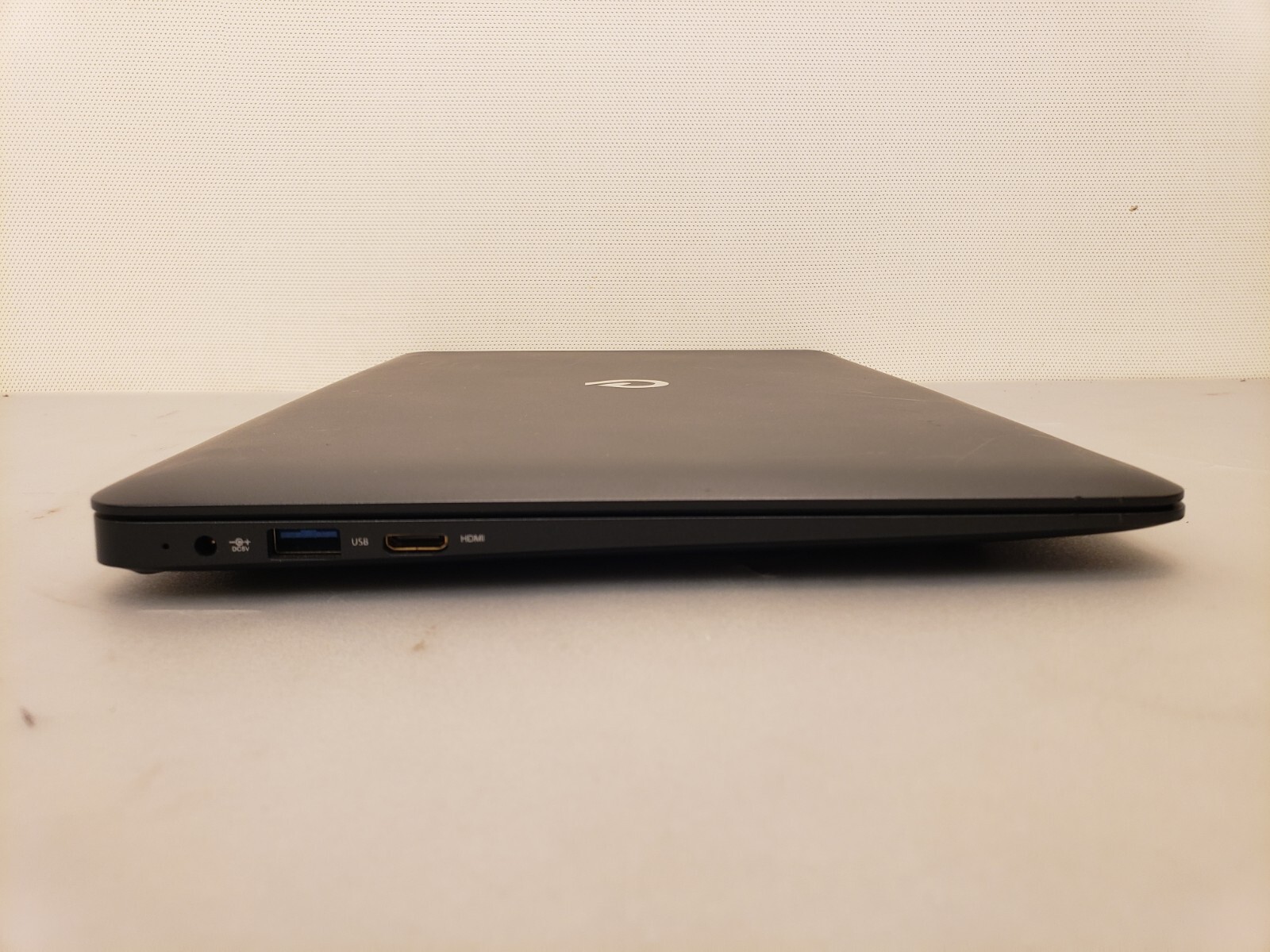 Teqnio Ultra Slim Laptop ELL1201T 12.5″ Windows 10 32GB SSD 2GB Intel Atom