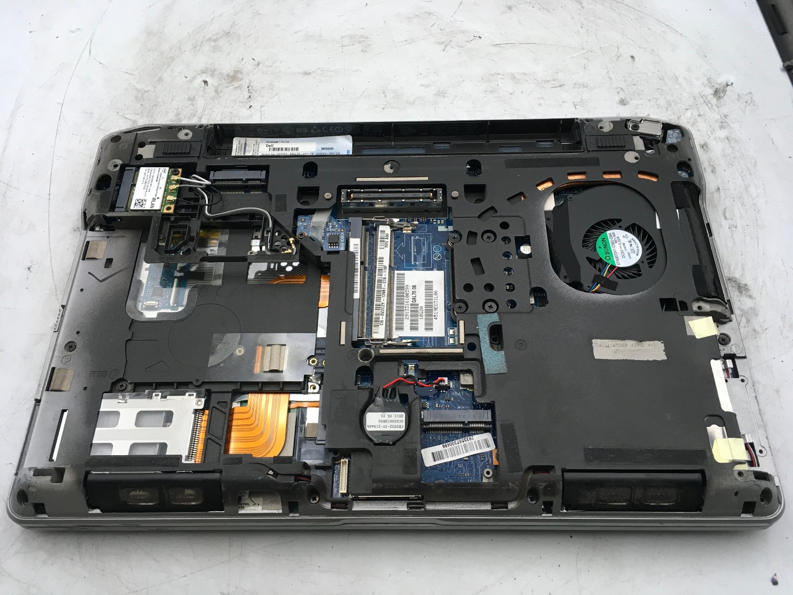 DELL LATITUDE E6330 – FOR PARTS/NO BOOT – INTEL I5 3320M – NO RAM – READ DESC-BB