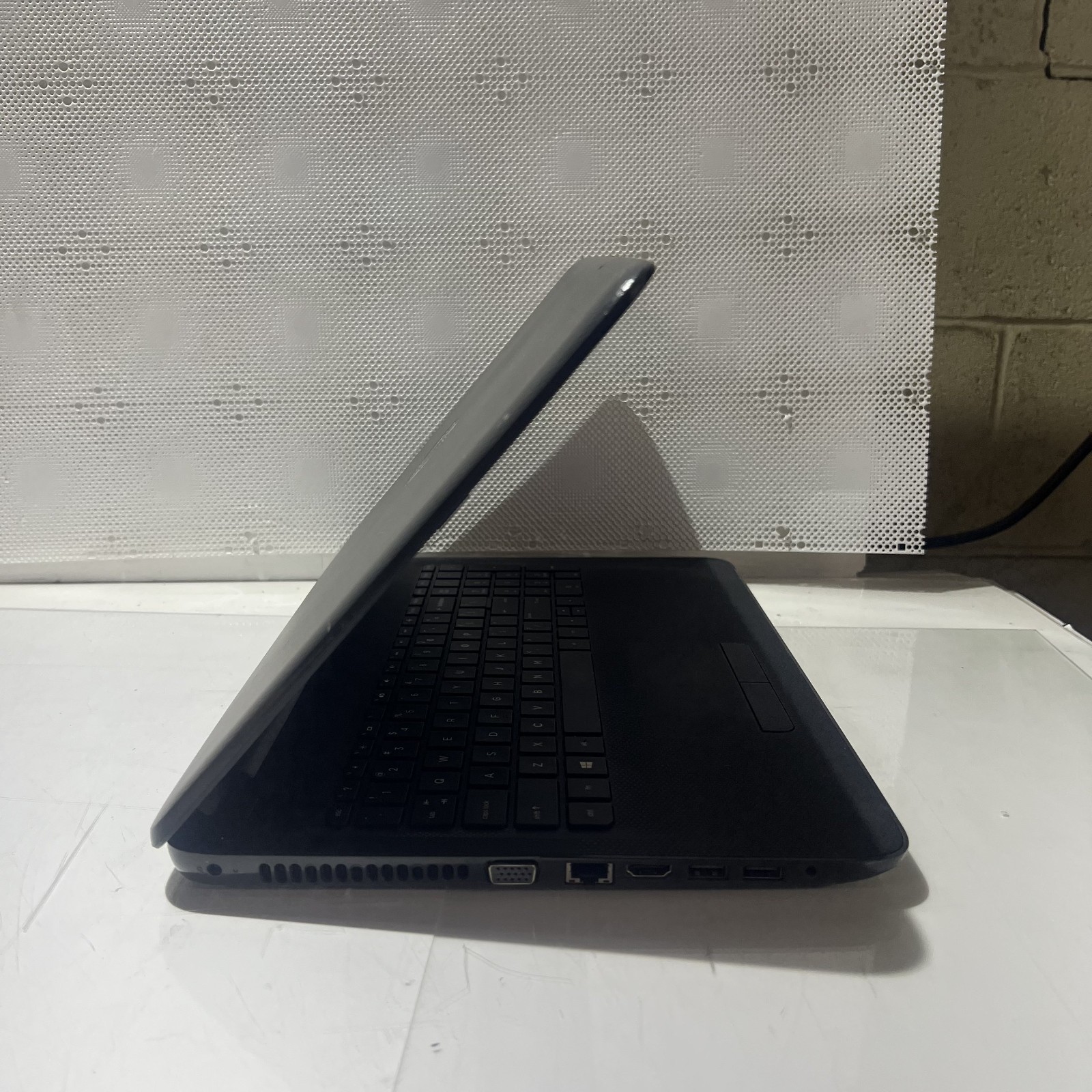 HP 255 G4 NOTEBOOK AMD A8-7410 APU 8GB RAM 256GB SSD W10H W/CHARGER