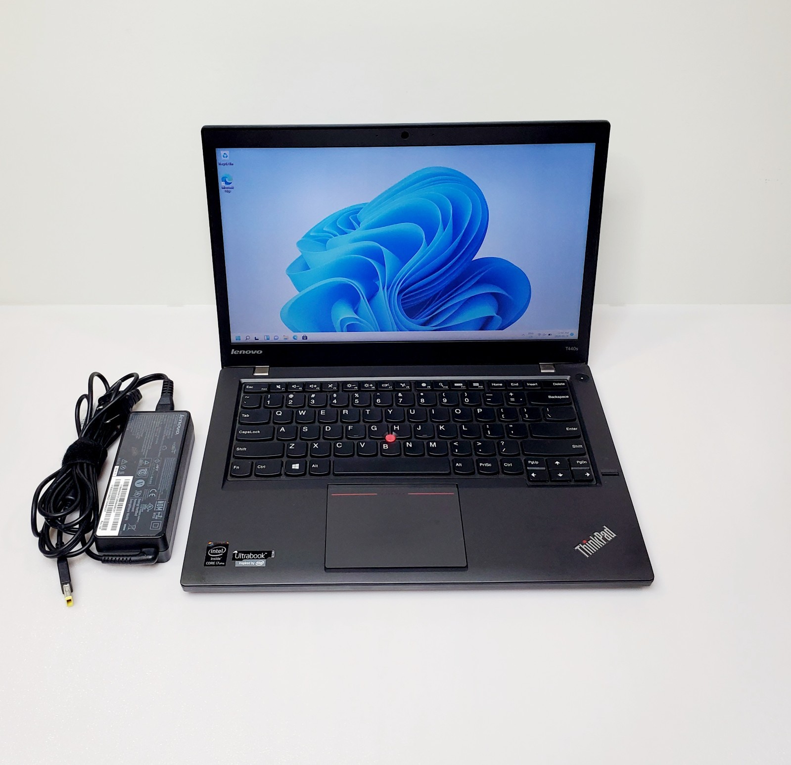 Lenovo ThinkPad T440s Core i7-4600U 12GB RAM, 500GB HDD Windows 11 Pro Activated