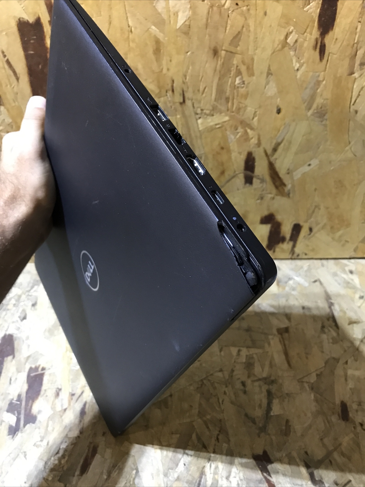 Dell Latitude 3590 Core i3-7130U 2.7 GHz 4 GB 500 GB 15.6″ Win10 A111
