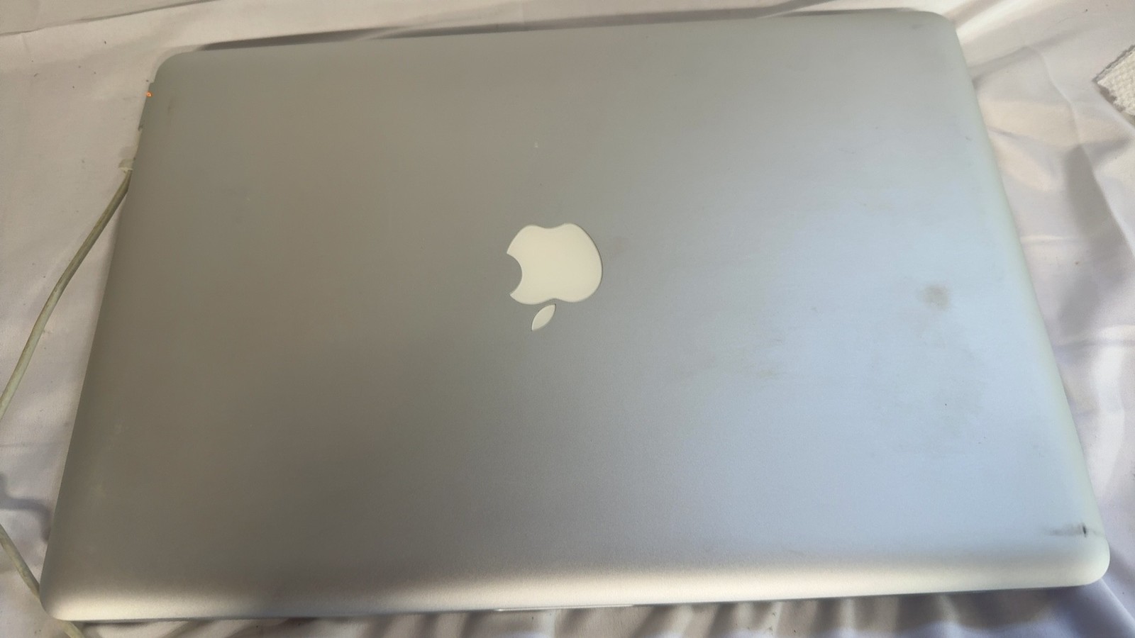 Apple MacBook Pro 2.4 GHz Mid-2010 Core i5 4 GB DDR3 320 GB HDD 15.4″