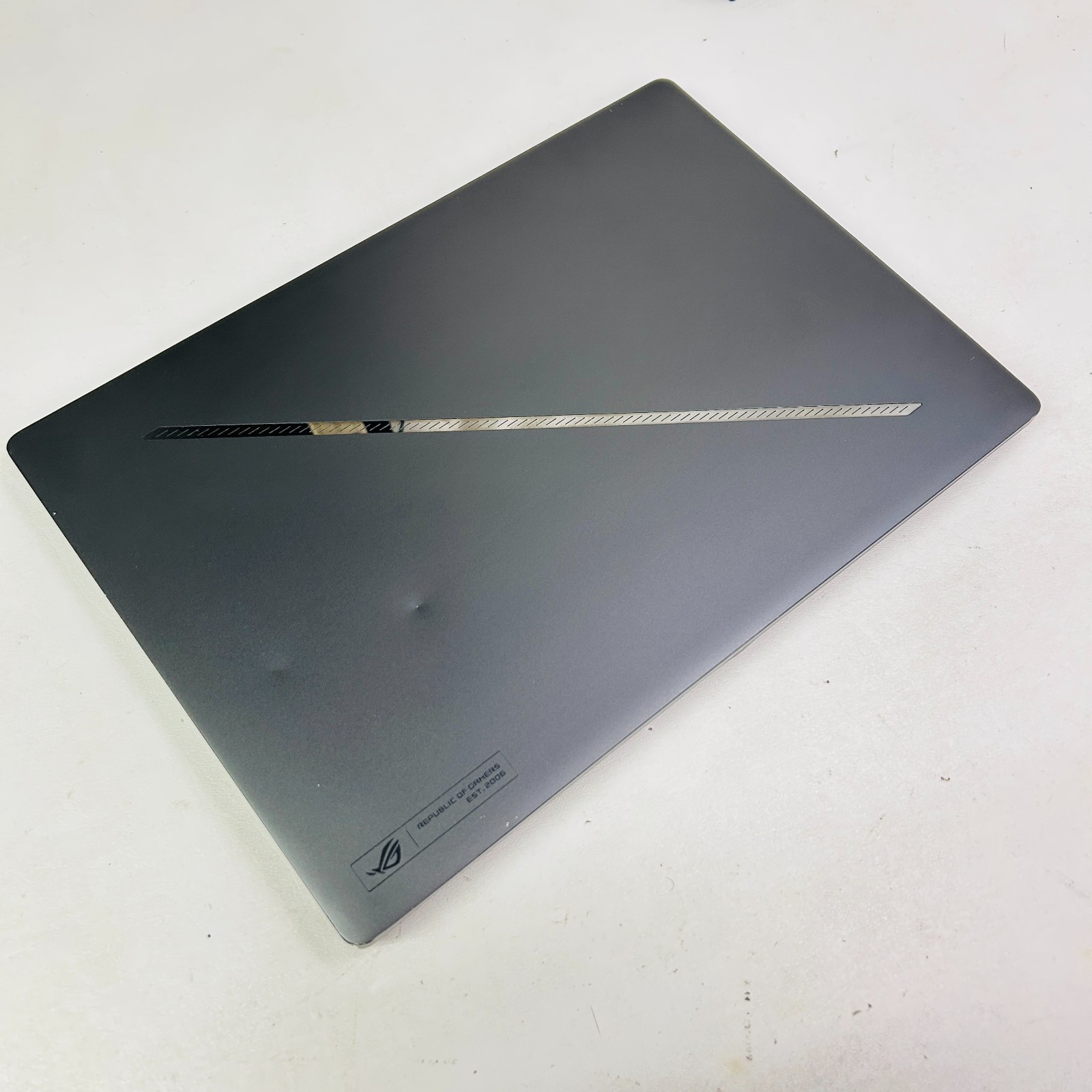 ASUS ROG Zephyrus G16 OLED (Core Ultra 9 185H, 16GB/500GB SSD, RTX 4070) Laptop