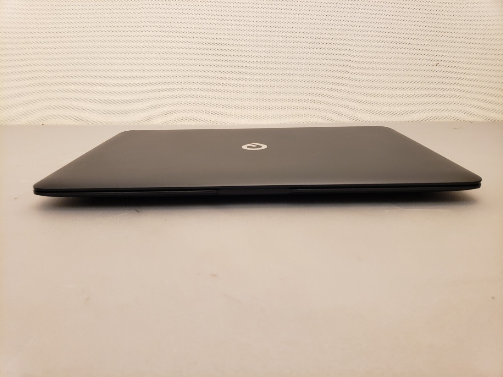 Teqnio Ultra Slim Laptop ELL1201T 12.5″ Windows 10 32GB SSD 2GB Intel Atom