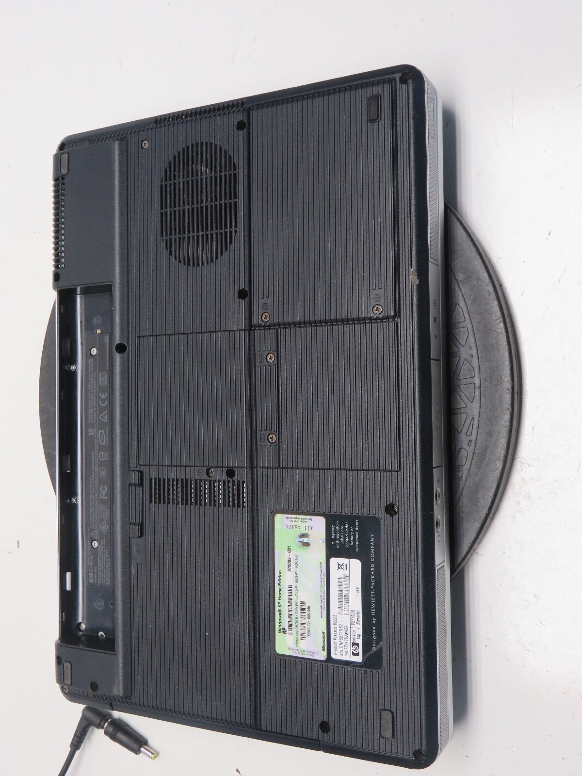 Compaq Presario V2000 AMD Sempron Mobile 2 GHz 5 GB NO HDD No Batt