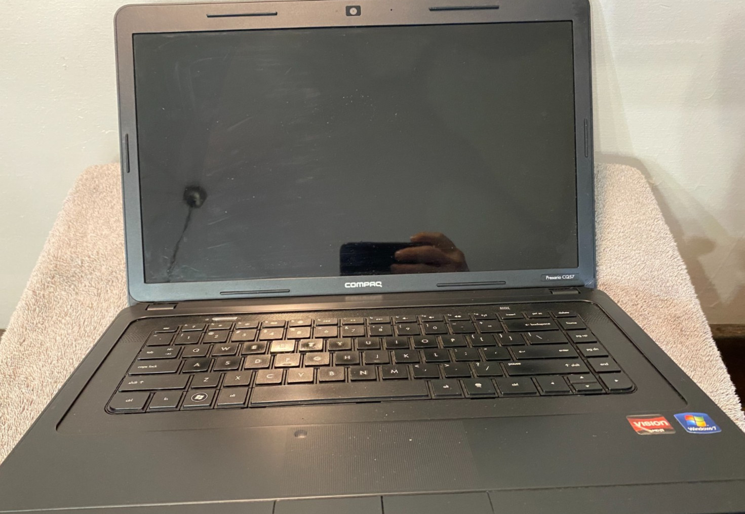 **PARTS ONLY** COMPAQ PRESARIO CQ57 LAPTOP BROKEN SCREEN AMD VISION W/ADAPTER
