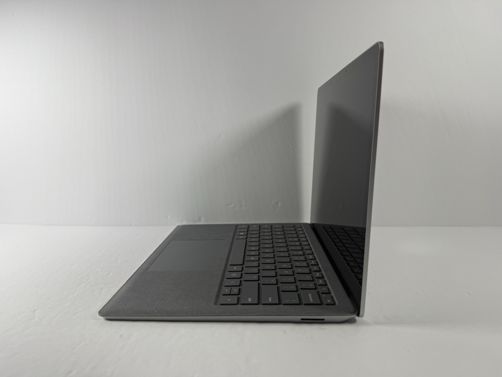 Microsoft Surface Laptop 5 13.5” 1950 Intel Core i7-1265U 16GB RAM 512GB NVME