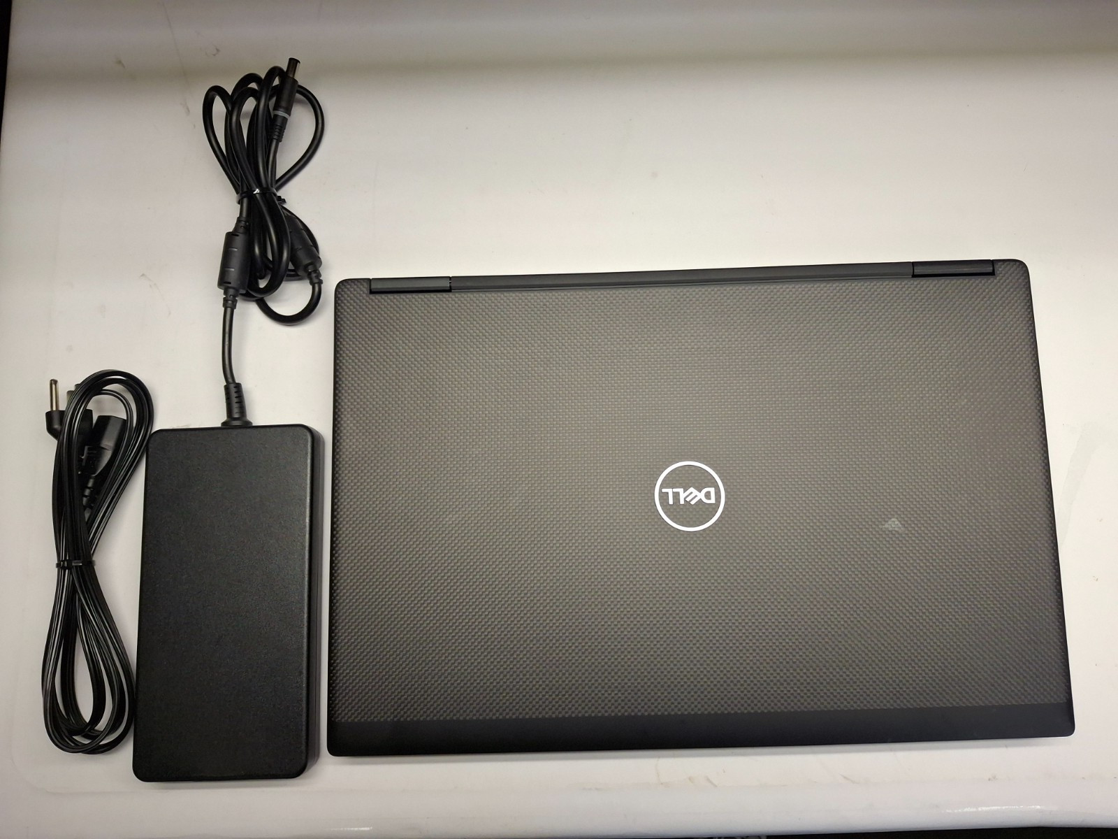 Dell Precision 7730 17.3″ Intel i7-8850H 16GB DDR4 256GB SSD WX 4150 Pro Win11P