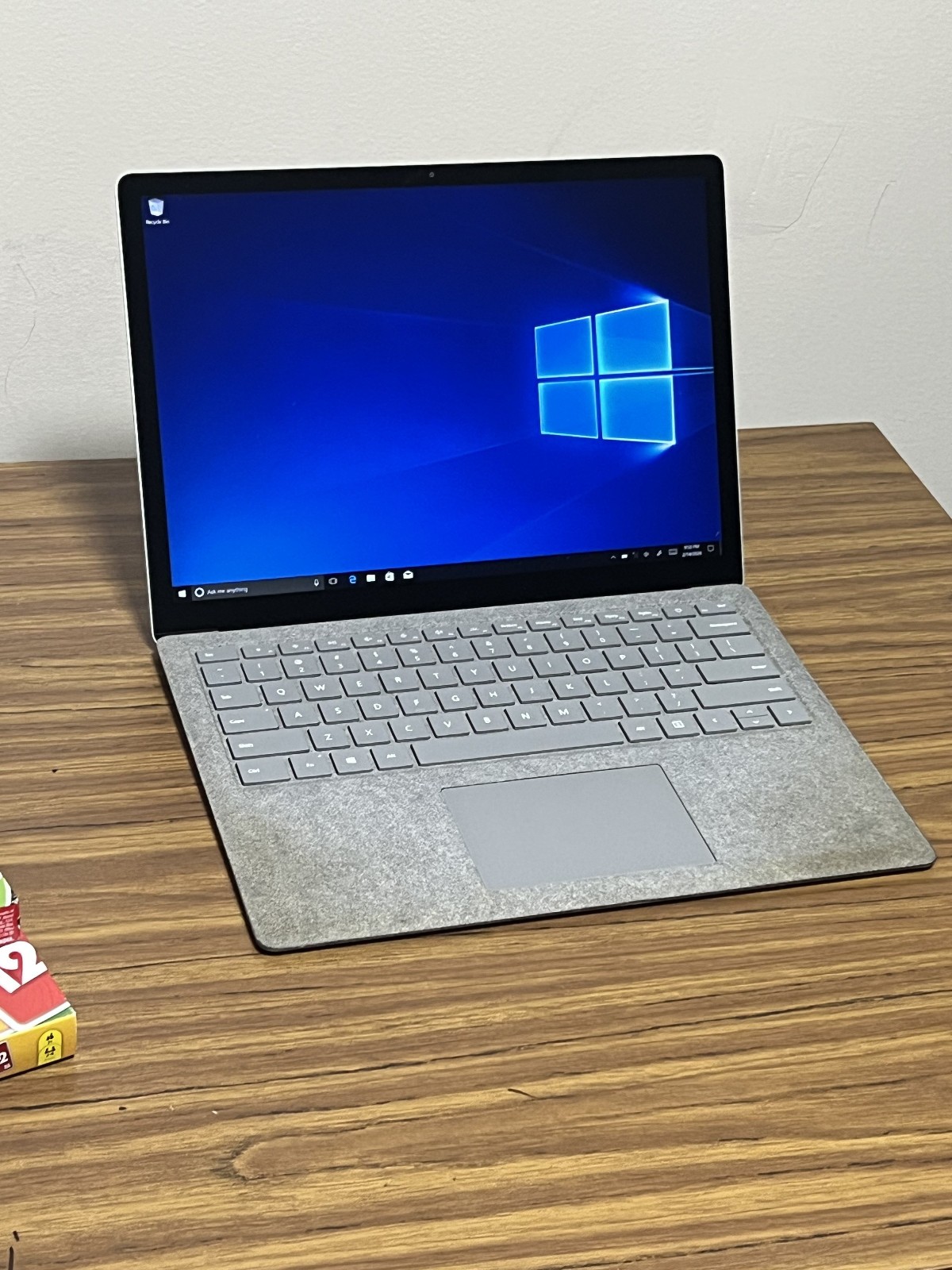Surface Laptop 13.5″ 1769 (256GB SSD, Core i7-7660U, 2.50GHz, 8GB) Touch screen