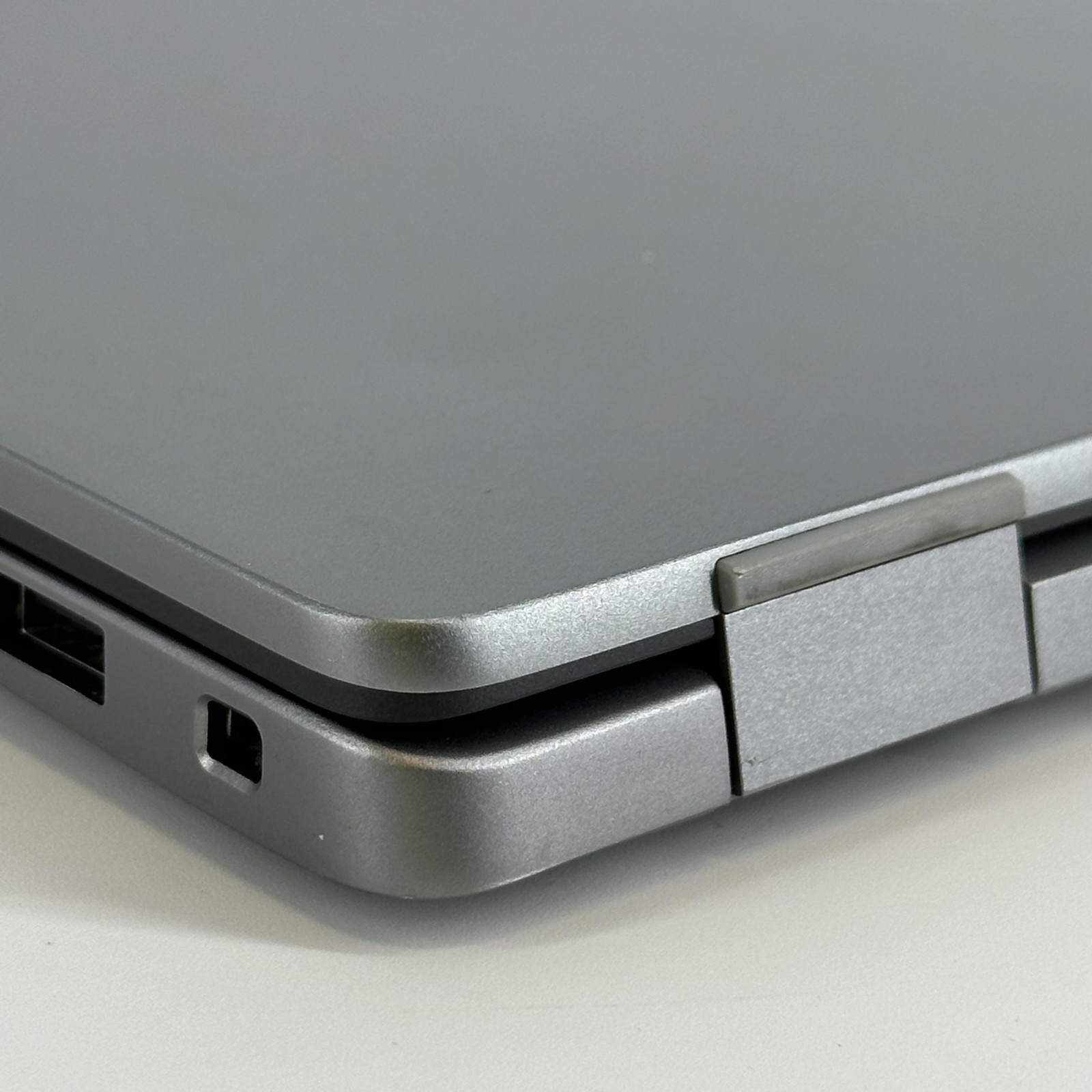 Dell Latitude 7450 14 Gray QHD TOUCH 3.8 GHz Ultra 7 165H 32GB 256GB SSD Good