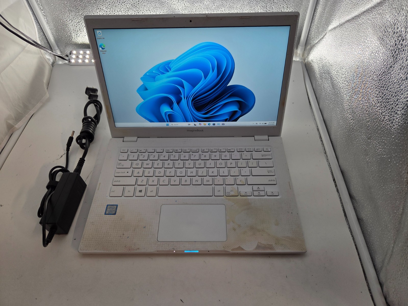 6203104 Asus MJ401T(Vintage) w/charger.m3-8100Y.4GB.128GB M.2.14″FHD.W11 Home.
