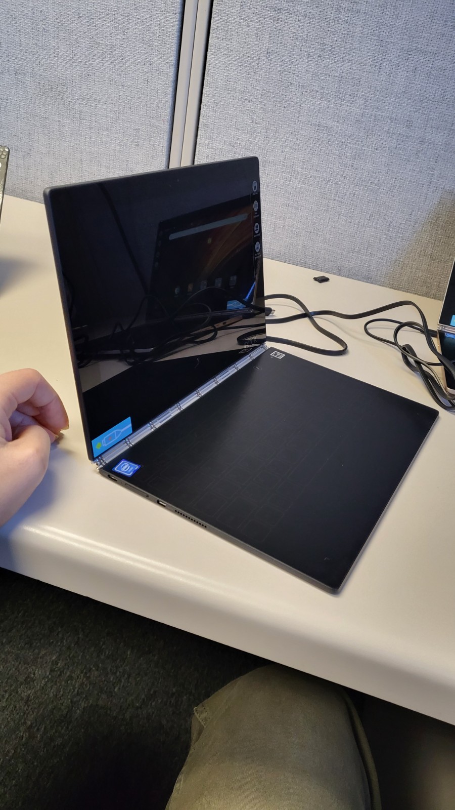 Lenovo Yoga Book YB1-X90F 10.1″ Atom x5-Z8550 2.4GHz 4GB RAM 64GB SSD