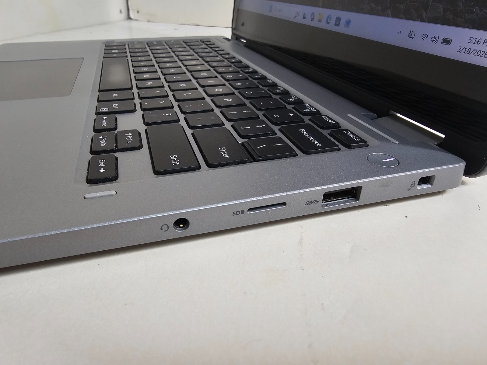 Dell Latitude 3310 2 in 1 Laptop – 1.6 GHz i5 8GB 256GB 13.3″ Touchscreen – SP3