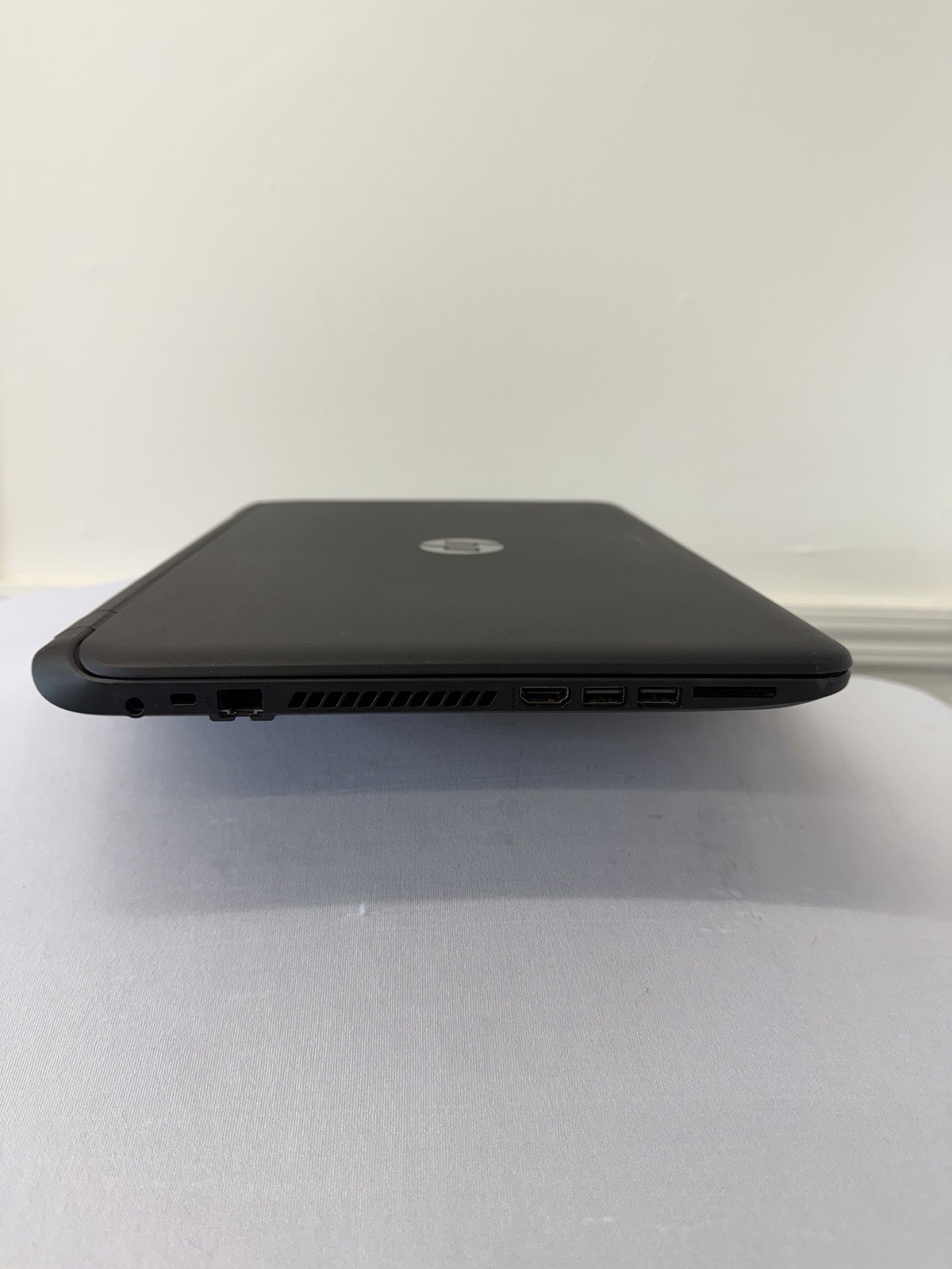 HP Notebook 15-f009wm Laptop – Good Screen – AMD El-2100 – Read Des