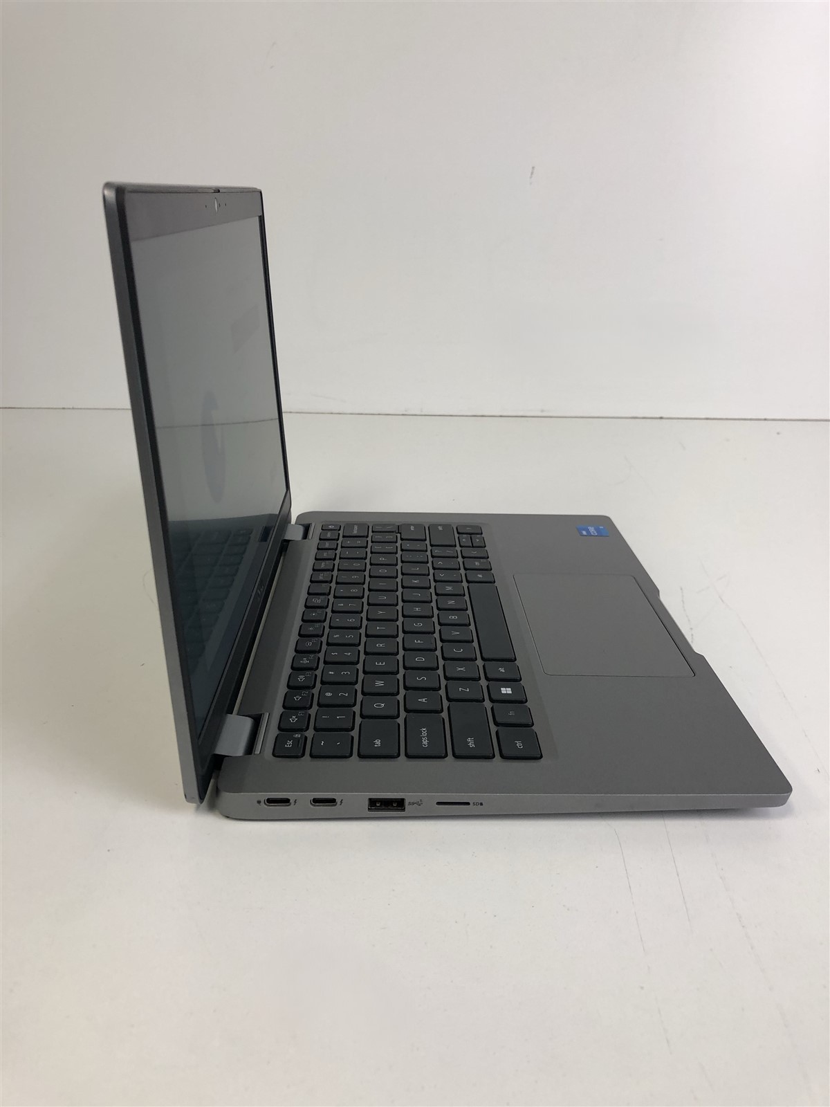 Dell Latitude 5330: Intel Core i5-1235U 1.3GHz – 8GB – 256GB (SELECT)