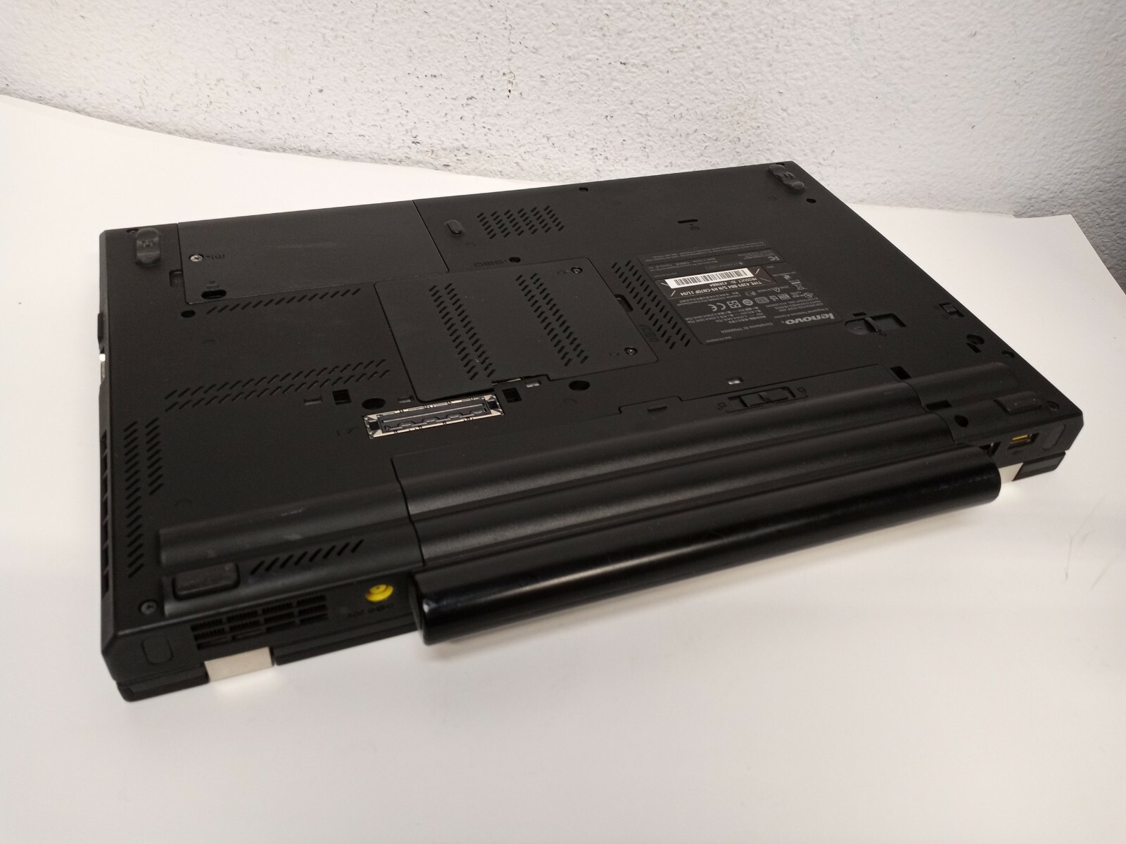 Lenovo ThinkPad W510 15.6″ Intel Core i7-Q720 1.60GHz 8GB 1TB HDD NVIDIA FX 880M