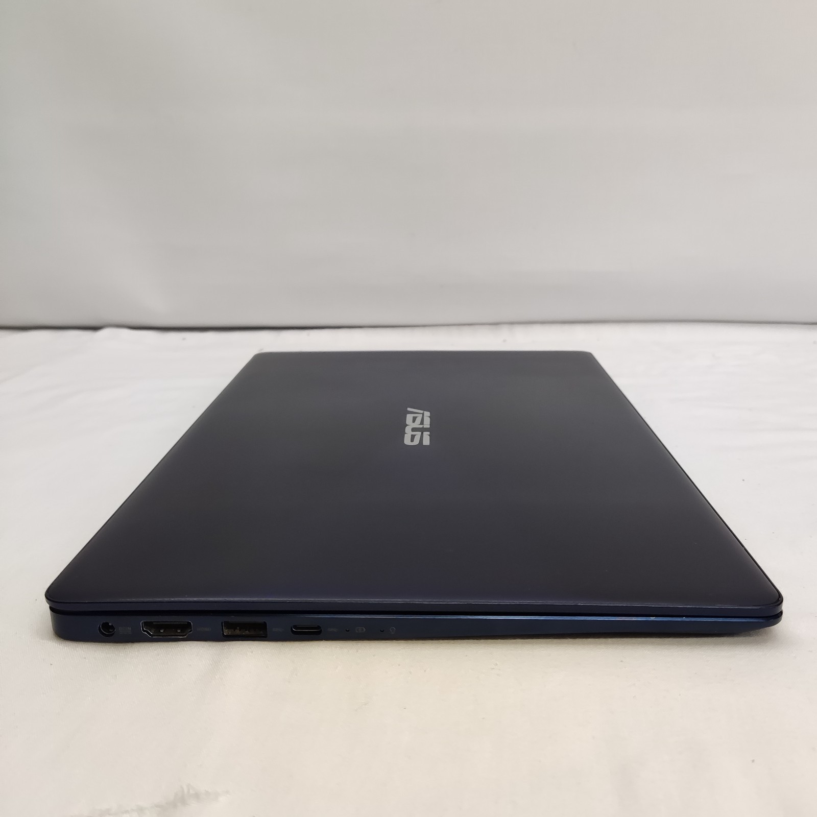 ASUS ZENBOOK UX331U 8GB RAM CORE I7-8550U NVIDIA GEFORCE MX150 512GB SSD LAPTOP