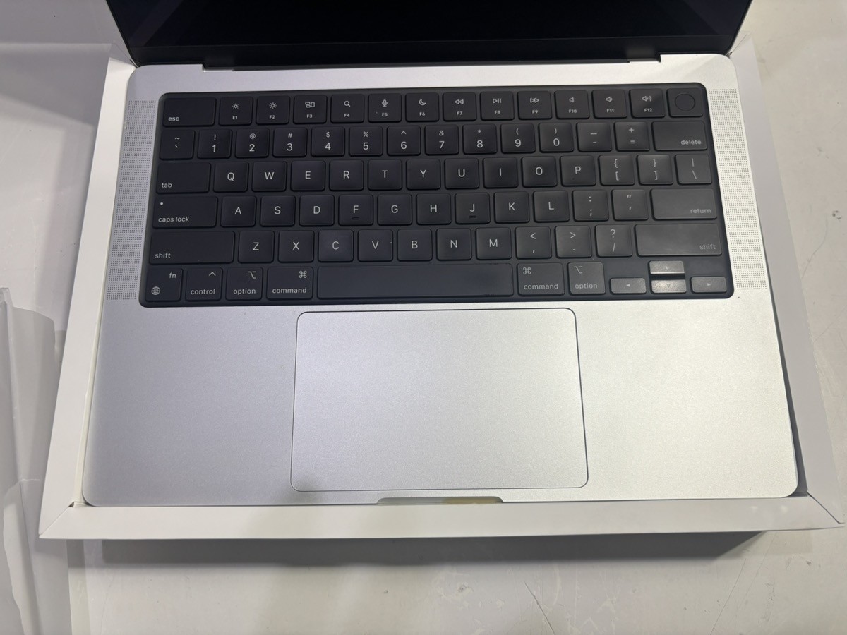 APPLE MACBOOK PRO A2992 (P11036172)