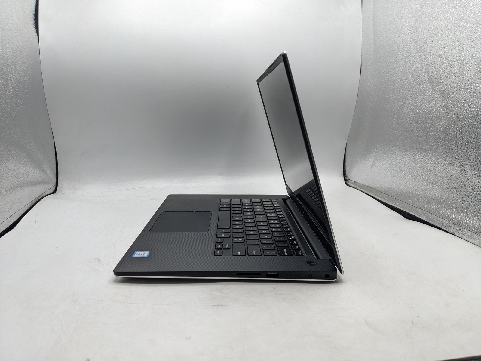 DELL PRECISION 5540 15″ INTEL XEON E-2276m 2.8GHz 32GB RAM 512GB *GRADE D*