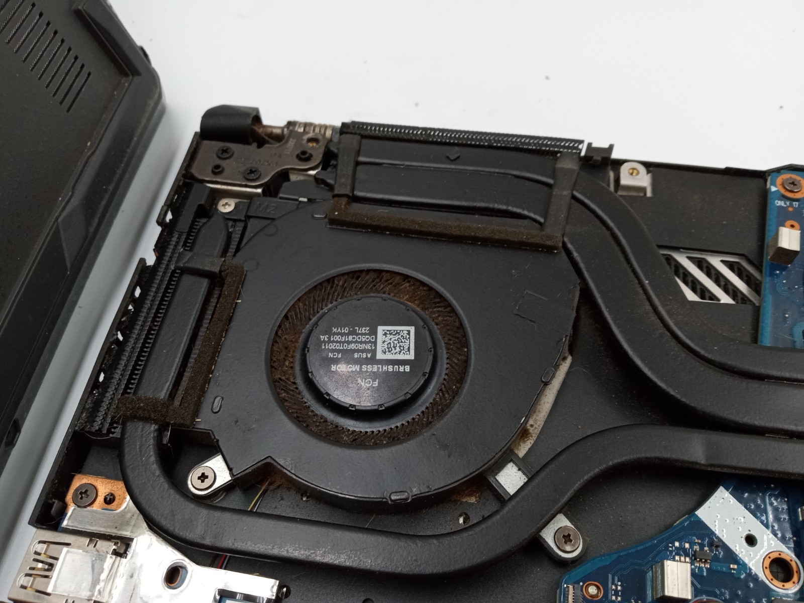 Asus TUF Gaming A17 FA707XU 17.3″ AMD Ryzen 9 7940HS Radeon 780M -BOOTS -READ!!