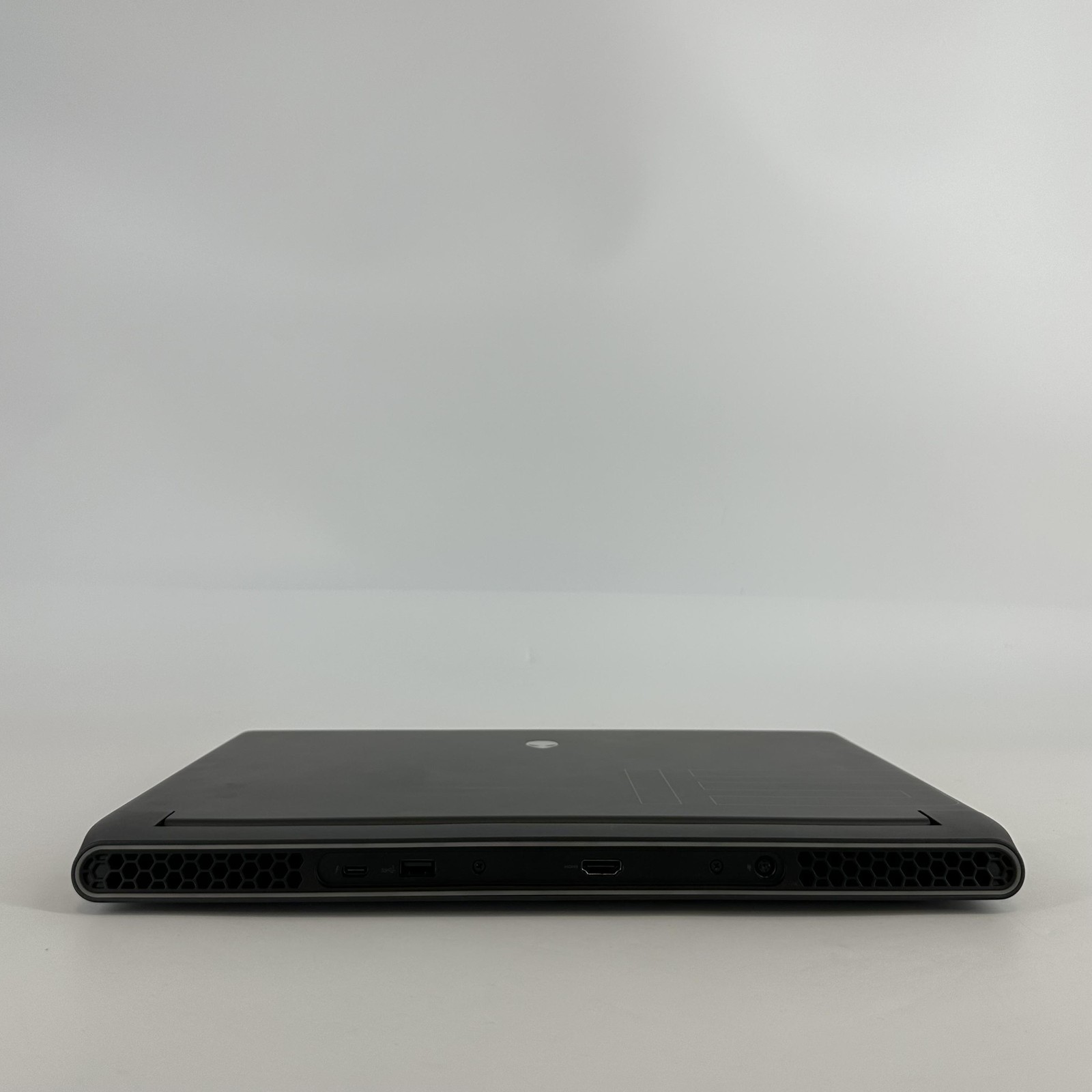 Dell Alienware m15 R7 240Hz 2K 2.5GHz i9-12900H 32GB 1TB SSD RTX 3080 WHITE SPOT