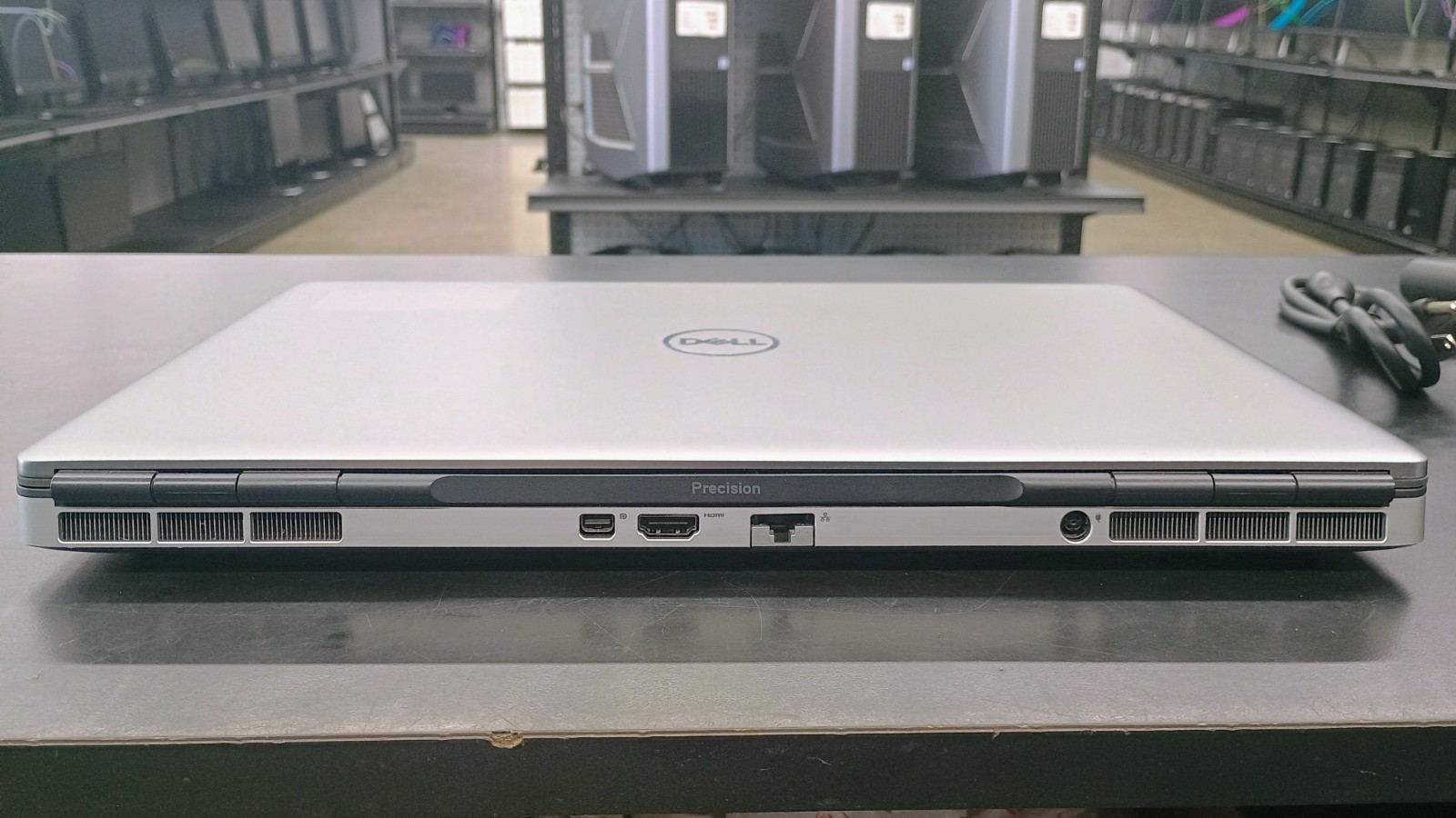 Dell Precision 7560 Xeon W-11955M 2.6Ghz – 64GB – 1TB – RTX A4000 15.6″ – Read
