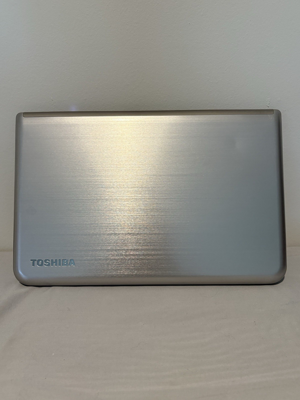 Toshiba Satellite P55t-A5202 15.6″ FHD i5 8GB 1TB Win 8.1 GT 740M Silver