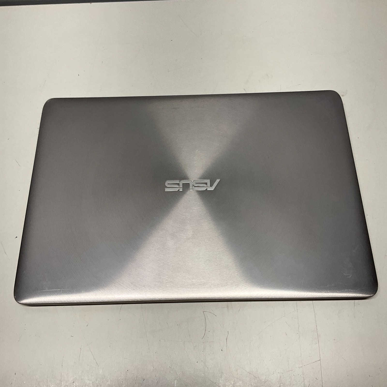 ASUS Notebook UX330UAK 13.3″ Laptop i5-7200U @ 2.50 GHz 8GB 128GB SSD Win 10 Pro
