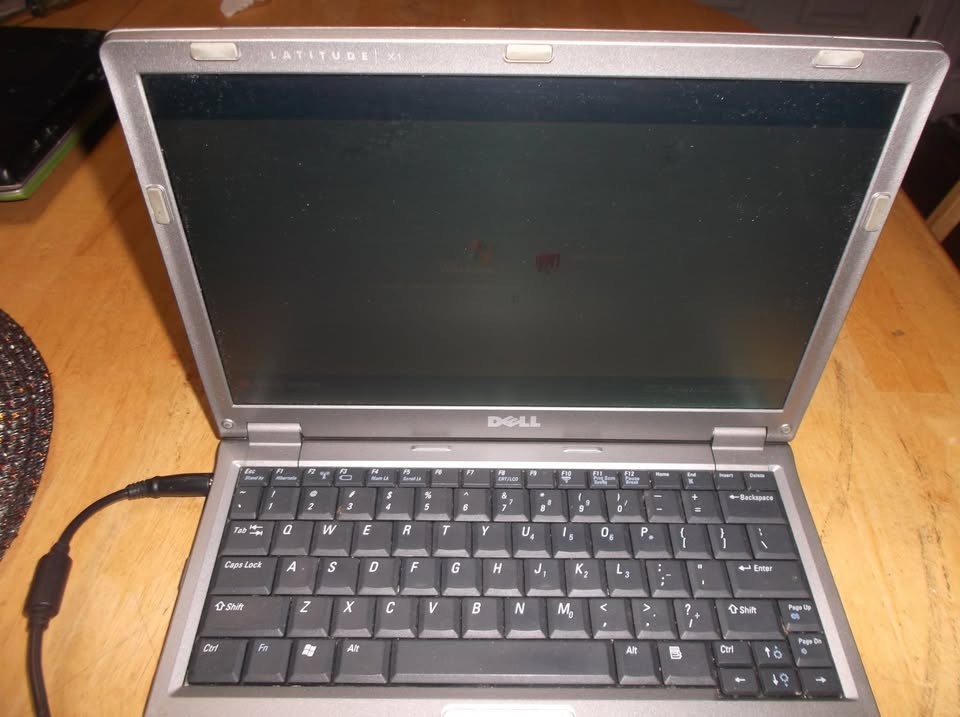 Dell Latitude X1 Laptop 11″ Intel Pentium M 1.1GHz 512 MB Ram 30gb hd Windows XP