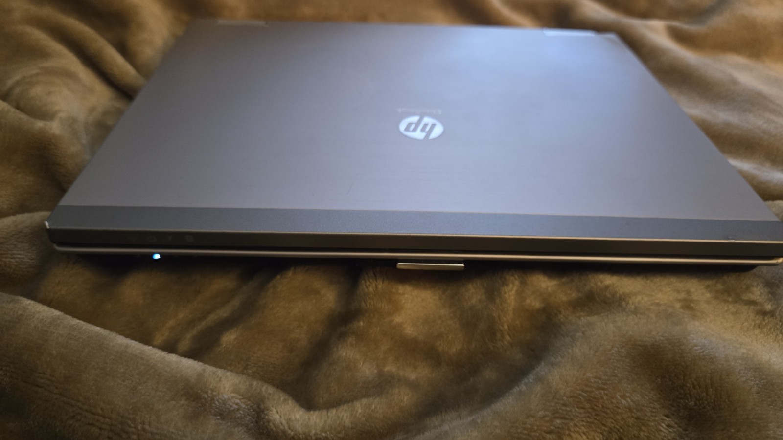 HP HP EliteBook 2540p (XT932UT) i7 L 640 1GB No HD, ssd slot