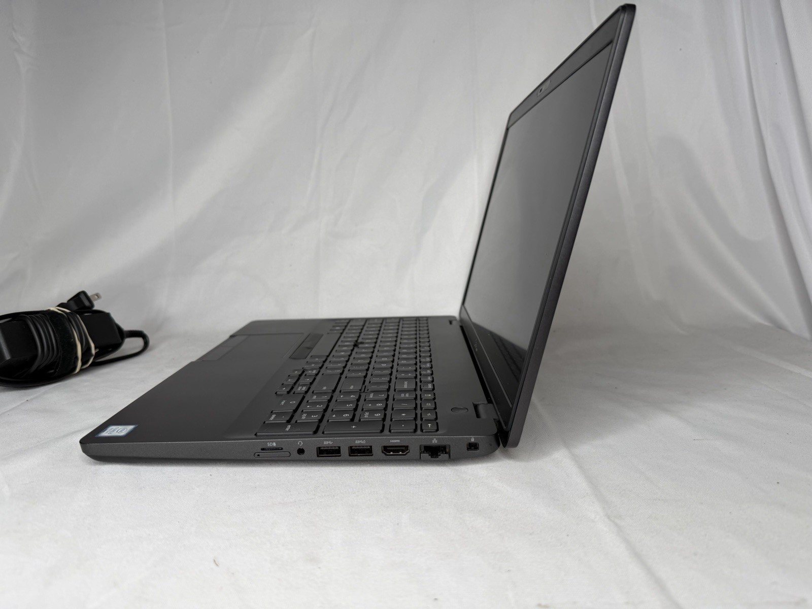 Dell Latitude 5500 15.6″ (i5-8265U, 1.6 GHz, 16GB RAM 256GB NVMe SSD) Win11Pro