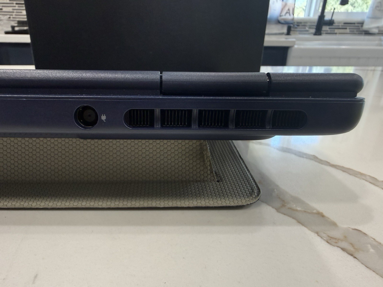 Alienware 16 Aurora Gaming Laptop, Excellent Condition, RTX 5060,Extras Included
