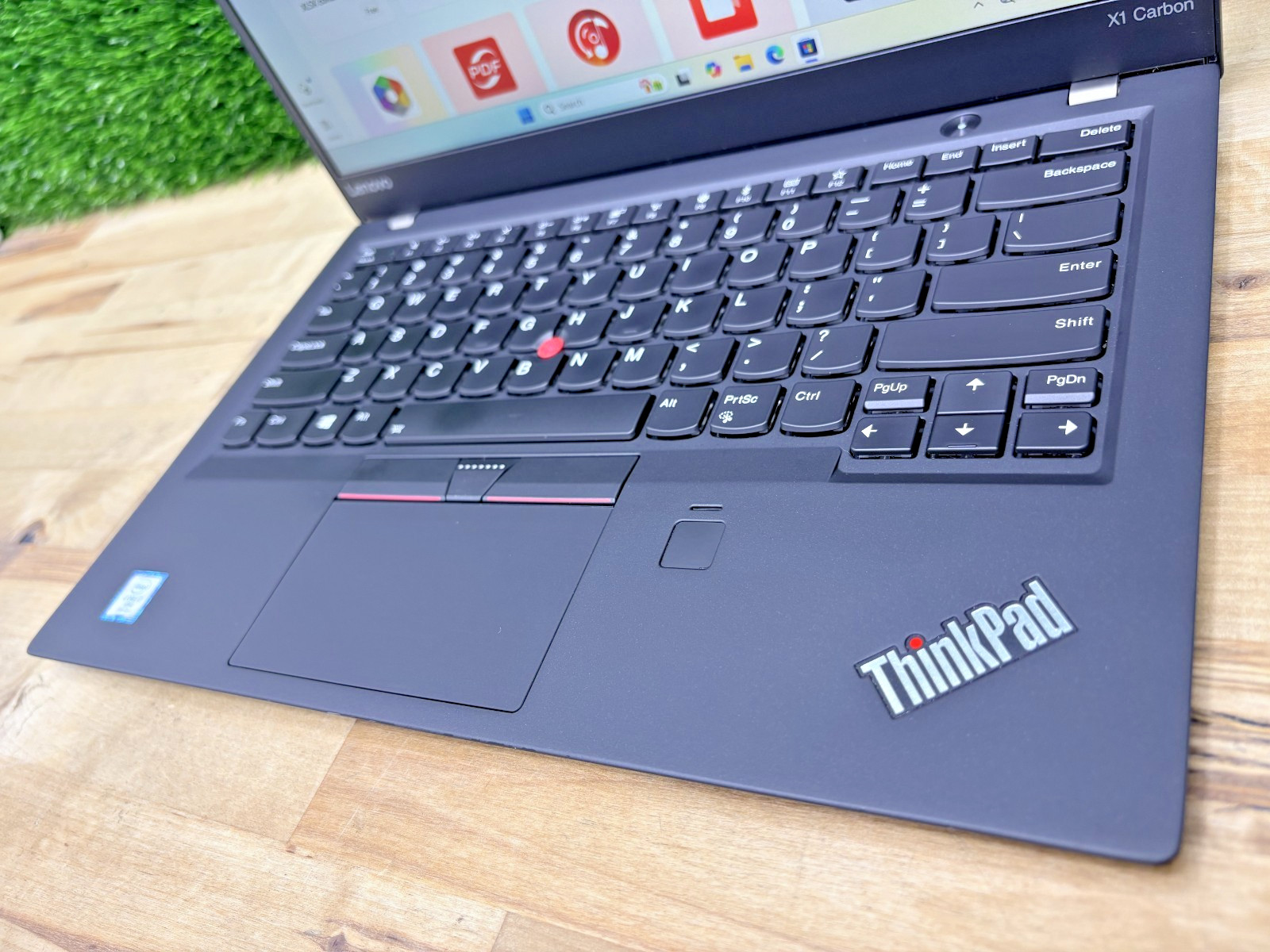 Lenovo ThinkPad x1 Carbon Gen 5 i7-6th Gen 2.60GHz 16GB RAM 256GB SSD Win 11 P*