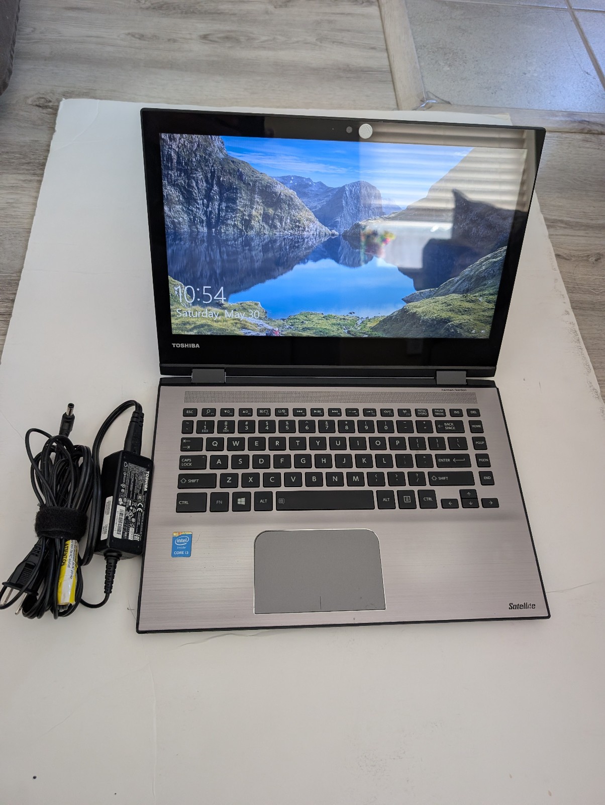 Toshiba Satellite E45W Touchscreen Laptop Intel i3-5015u 8GB RAM 250GB HDD Win10
