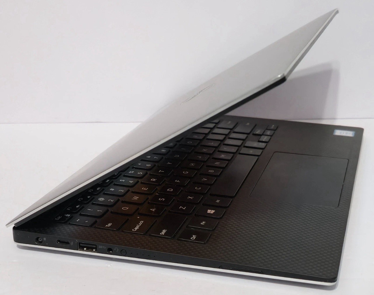 Dell XPS 13 9360 13.3″ FHD Matte i7-7500U 8GB RAM 256GB SSD Windows 11 Silver